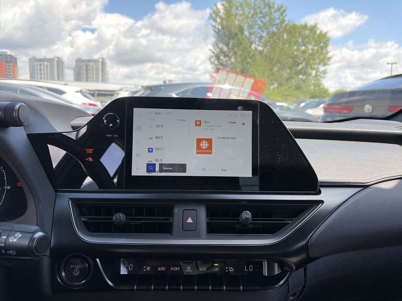2025 Lexus UX UX 300h Premium / Cuir / Toit ouvrant / Camera — снимка 1
