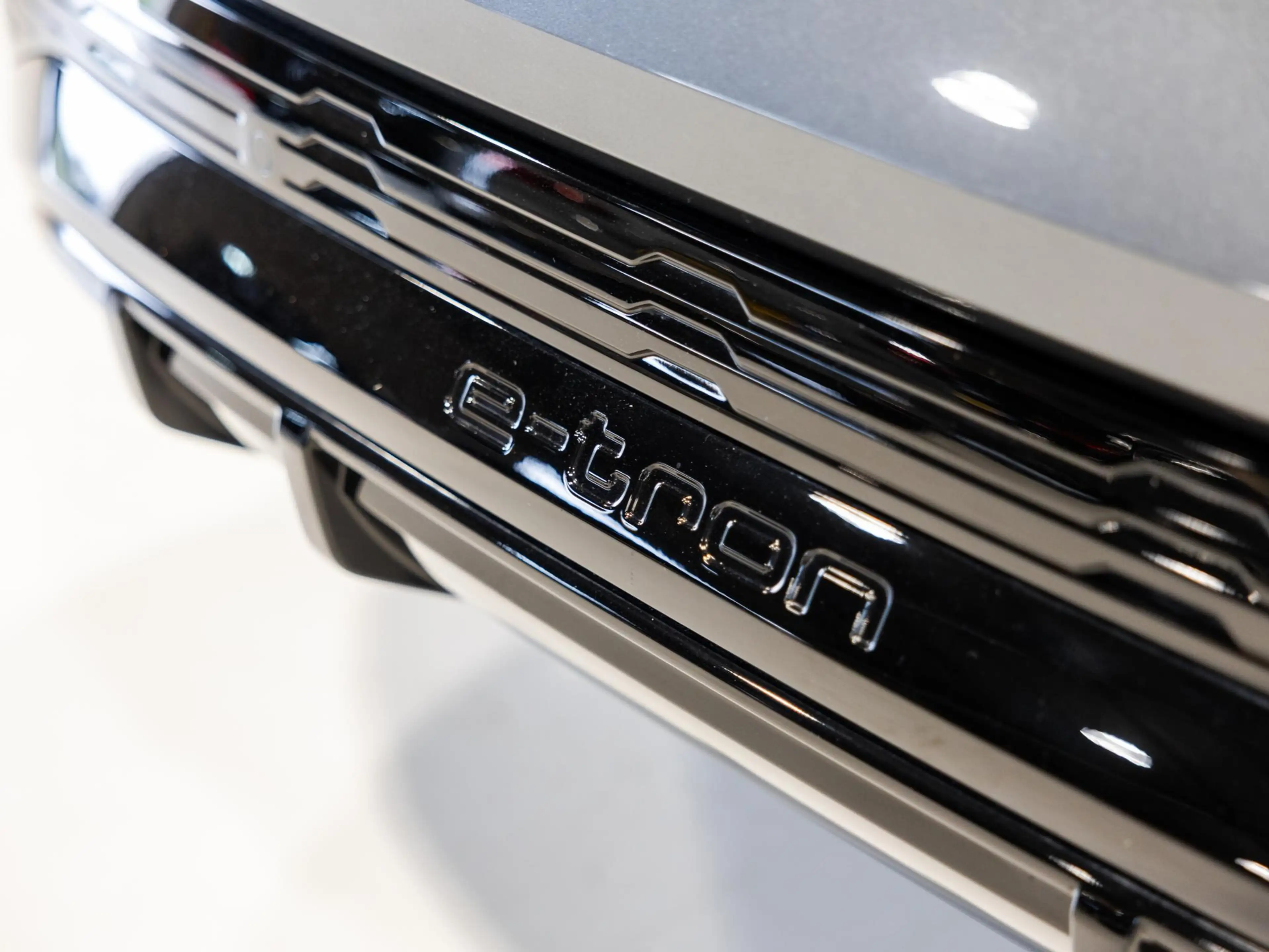 Audi Q8 e-tron Sportback 50 quattro S-Line Edition 95 kWh SOH 90% — photo 16