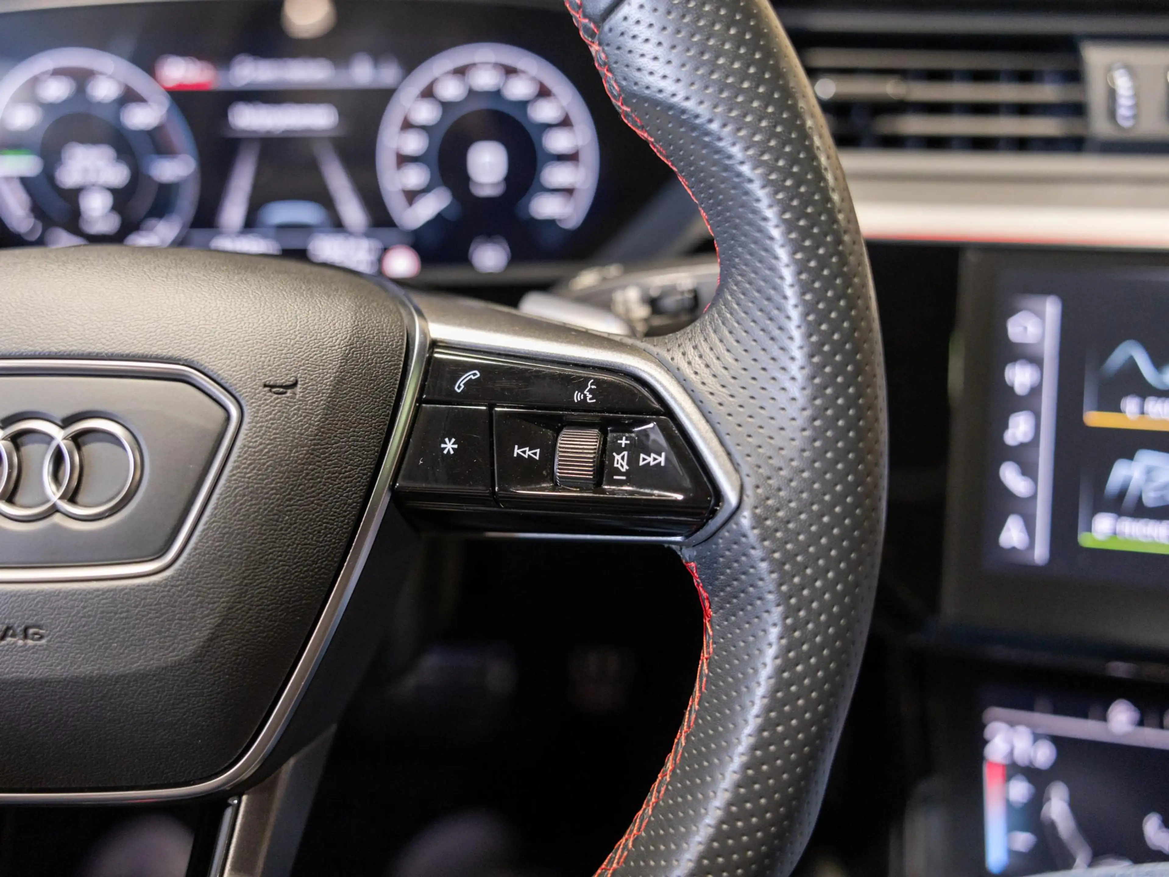 Audi Q8 e-tron Sportback 50 quattro S-Line Edition 95 kWh SOH 90% — photo 32