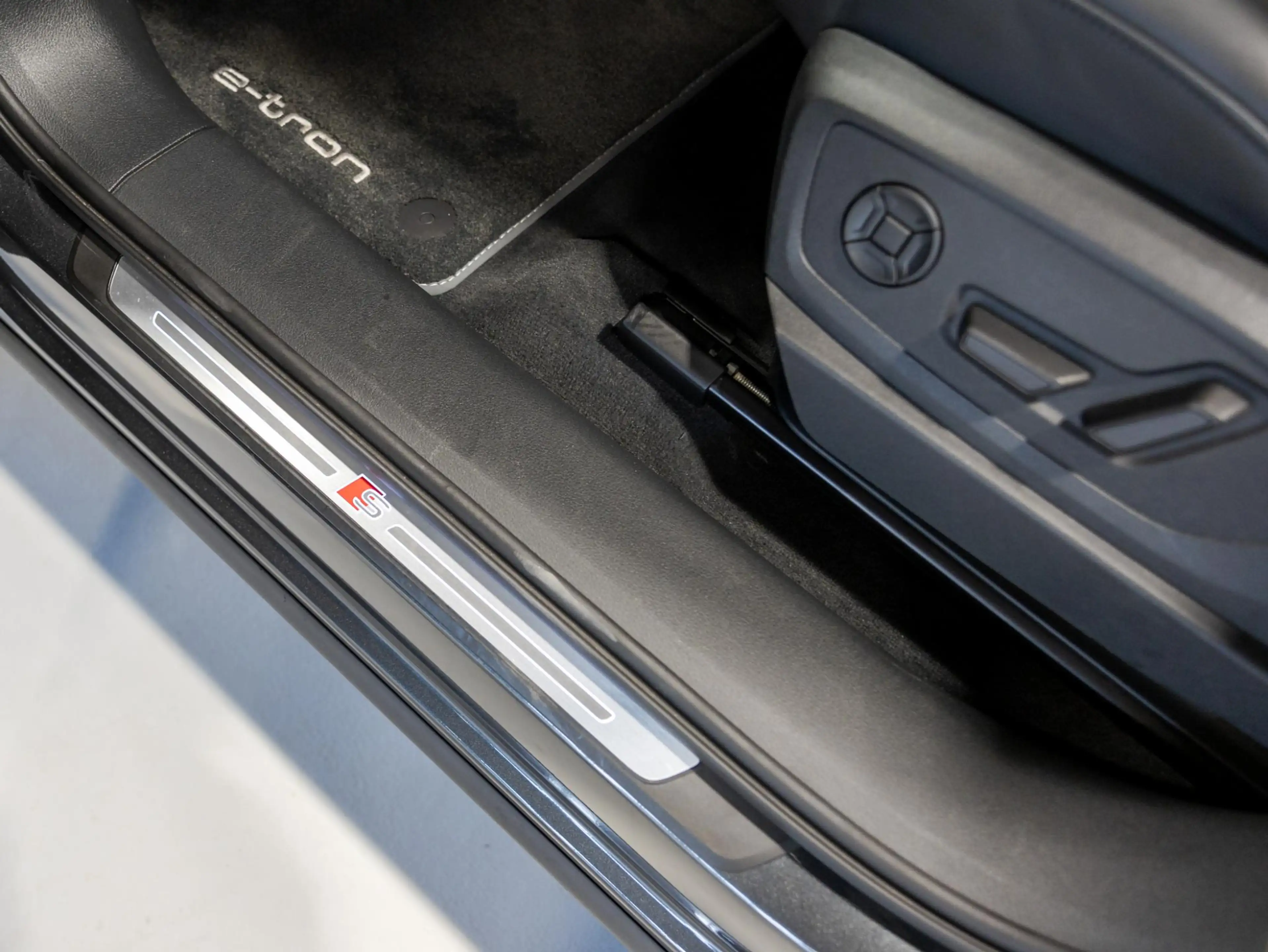 Audi Q8 e-tron Sportback 50 quattro S-Line Edition 95 kWh SOH 90% — photo 26