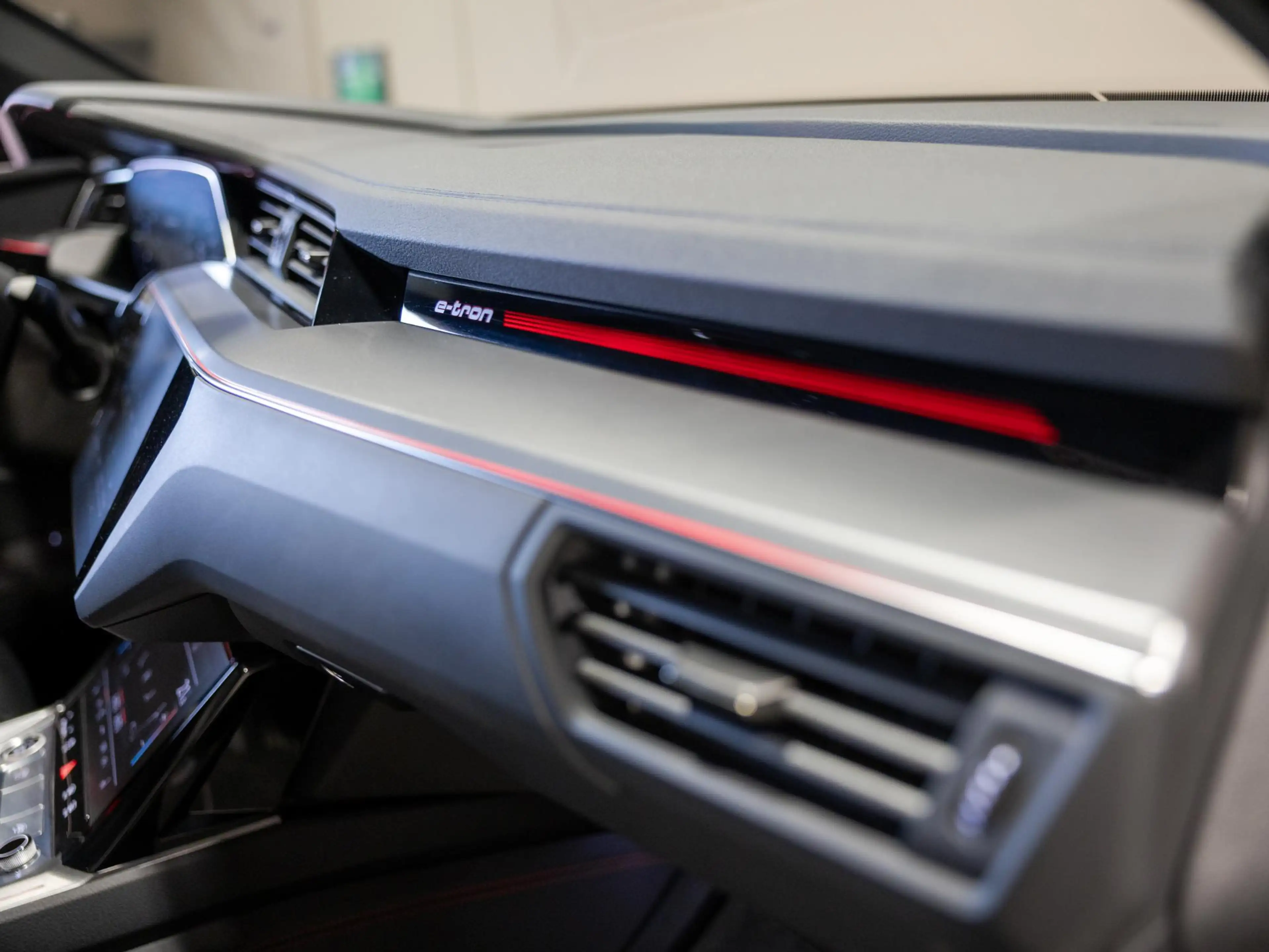 Audi Q8 e-tron Sportback 50 quattro S-Line Edition 95 kWh SOH 90% — photo 43