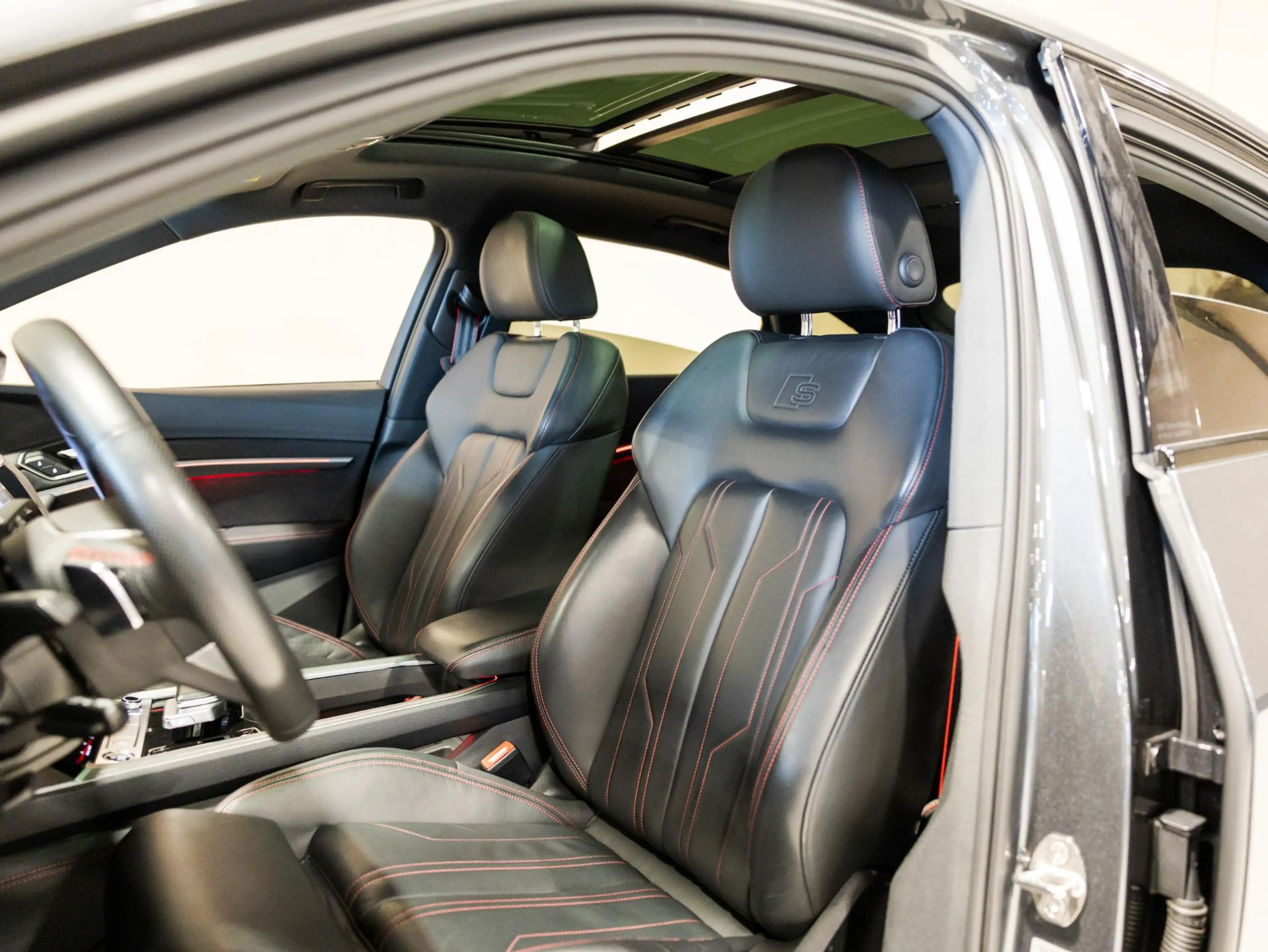 Audi Q8 e-tron Sportback 50 quattro S-Line Edition 95 kWh SOH 90% — photo 8
