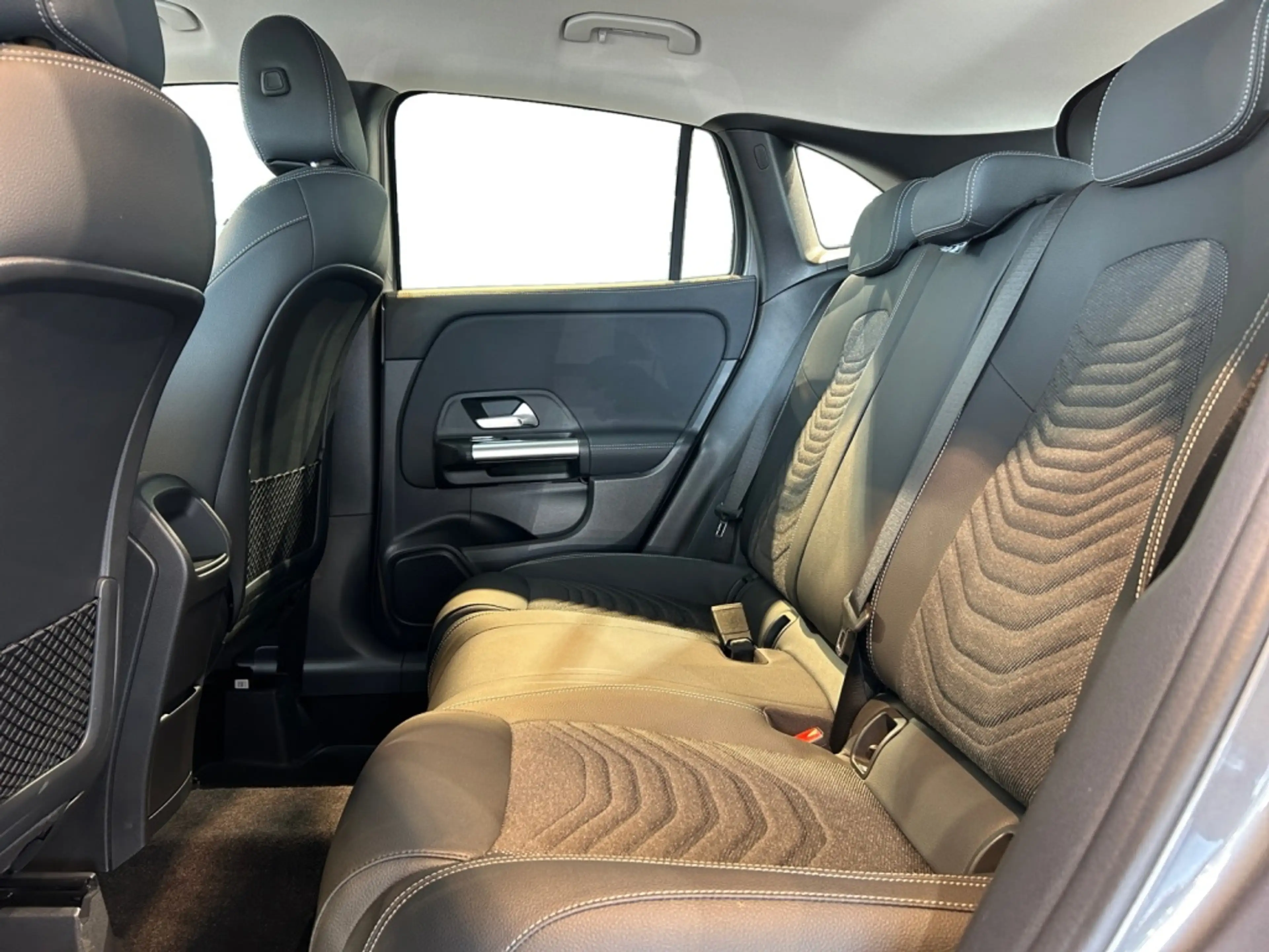 Mercedes-Benz GLA 180 Progressive MBUX+Progressive+Wide+Cam — photo 11