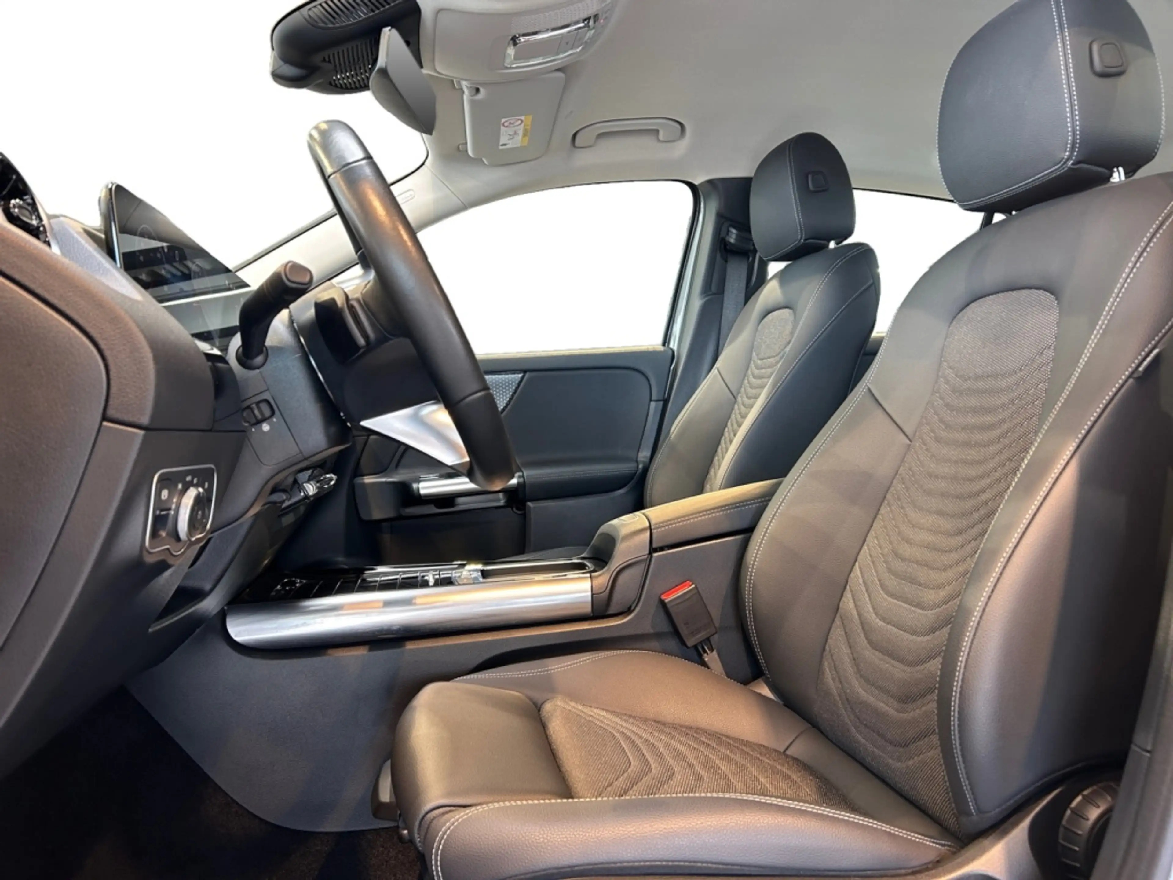 Mercedes-Benz GLA 180 Progressive MBUX+Progressive+Wide+Cam — photo 9