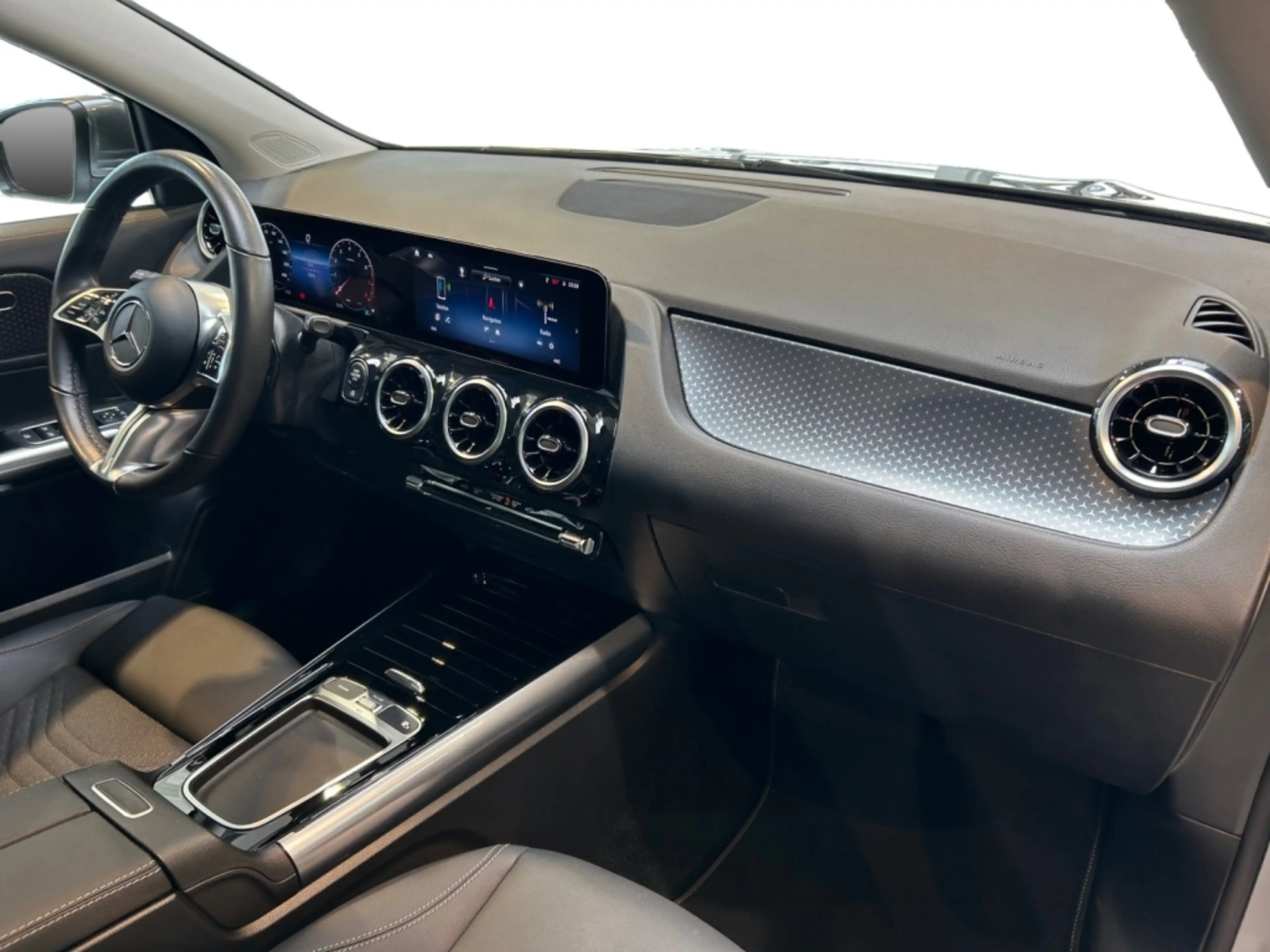 Mercedes-Benz GLA 180 Progressive MBUX+Progressive+Wide+Cam — photo 10