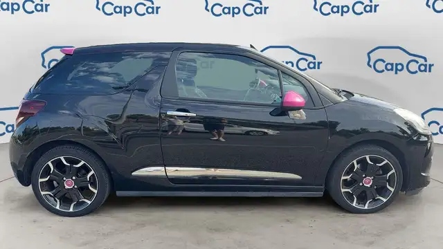 DS Automobiles DS 3 view 4