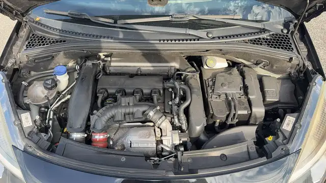DS Automobiles DS 3 view 15