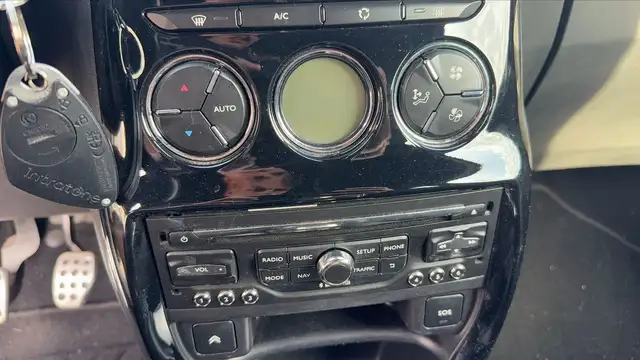 DS Automobiles DS 3 view 13