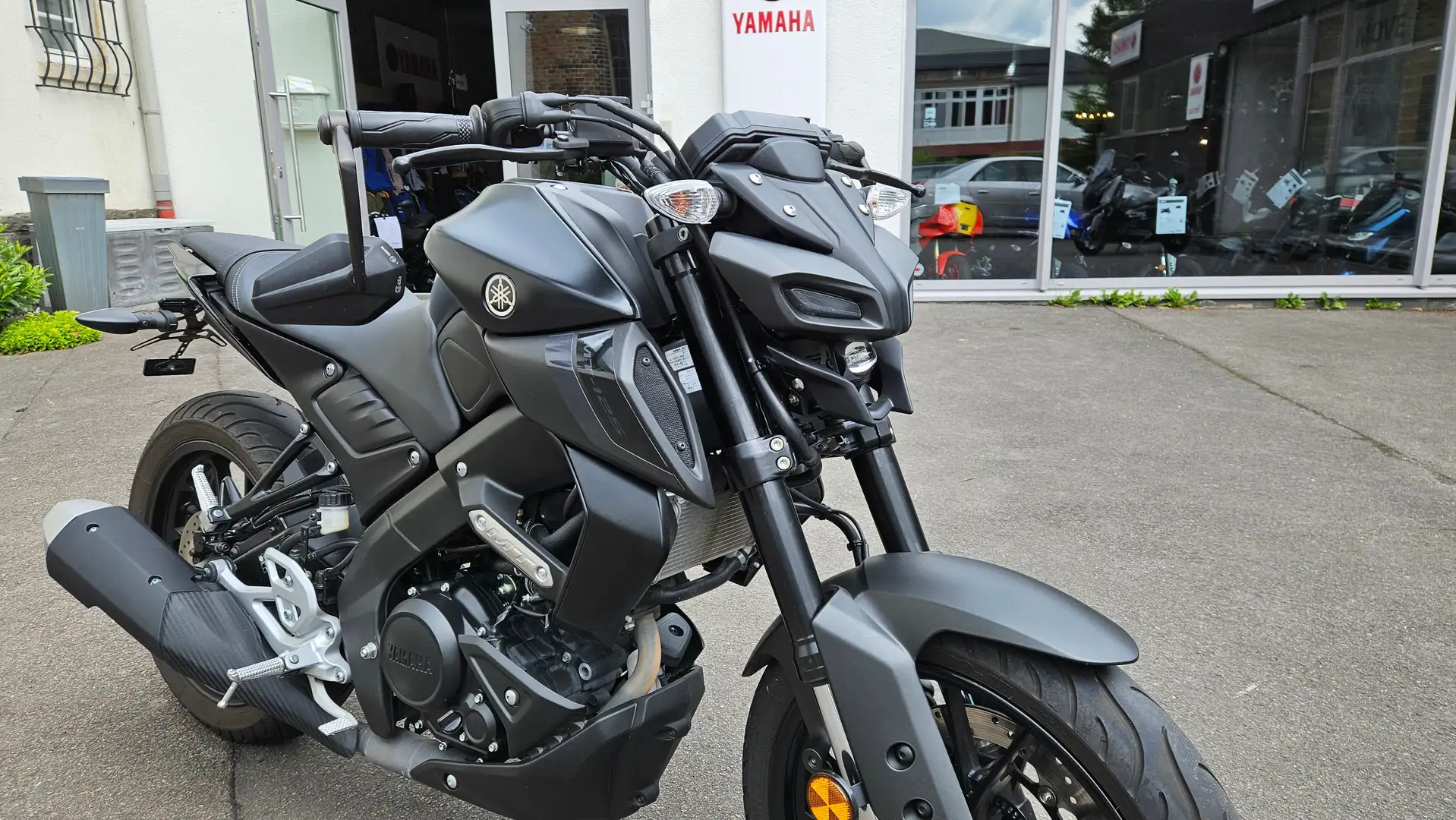 Yamaha MT-125 crna - 2