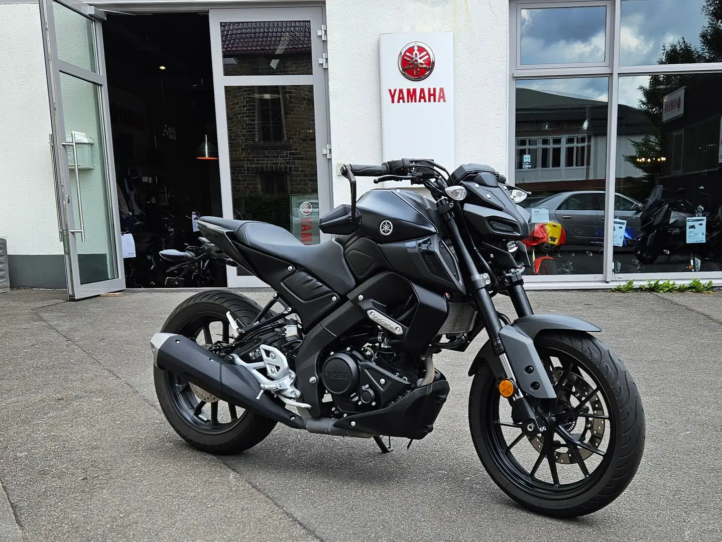 Yamaha MT-125 crna - 1