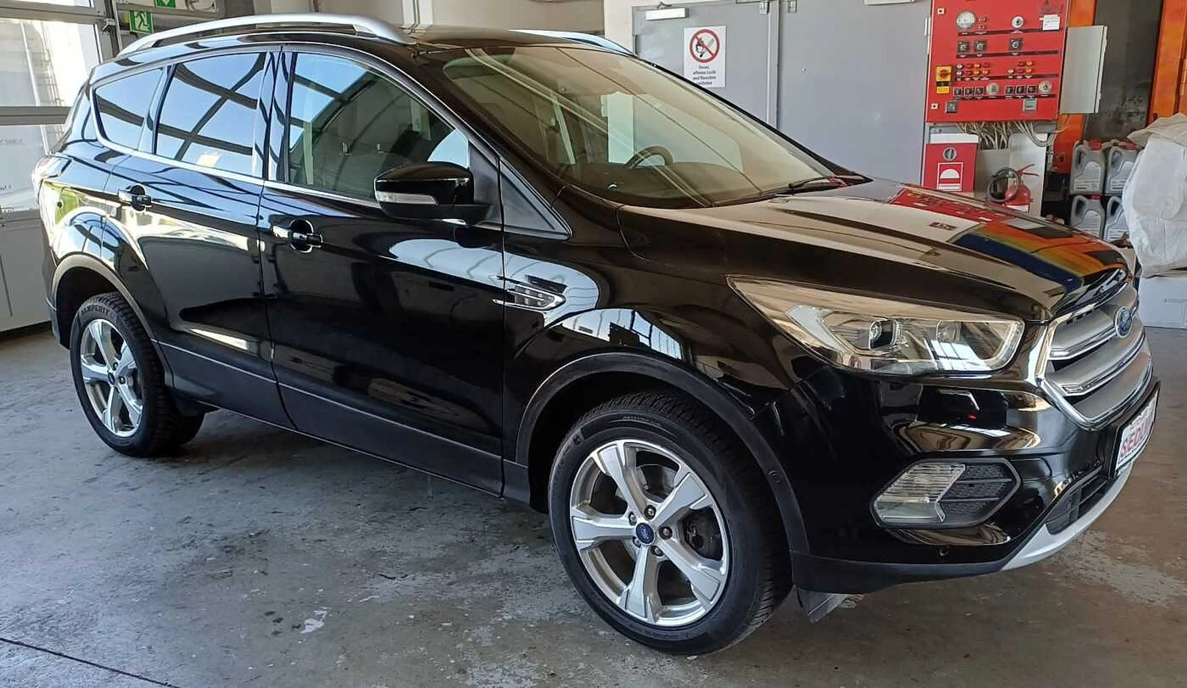 Ford Kuga Black & Silver 4x4 Autom. Navi, WiPa, Pano — photo 3