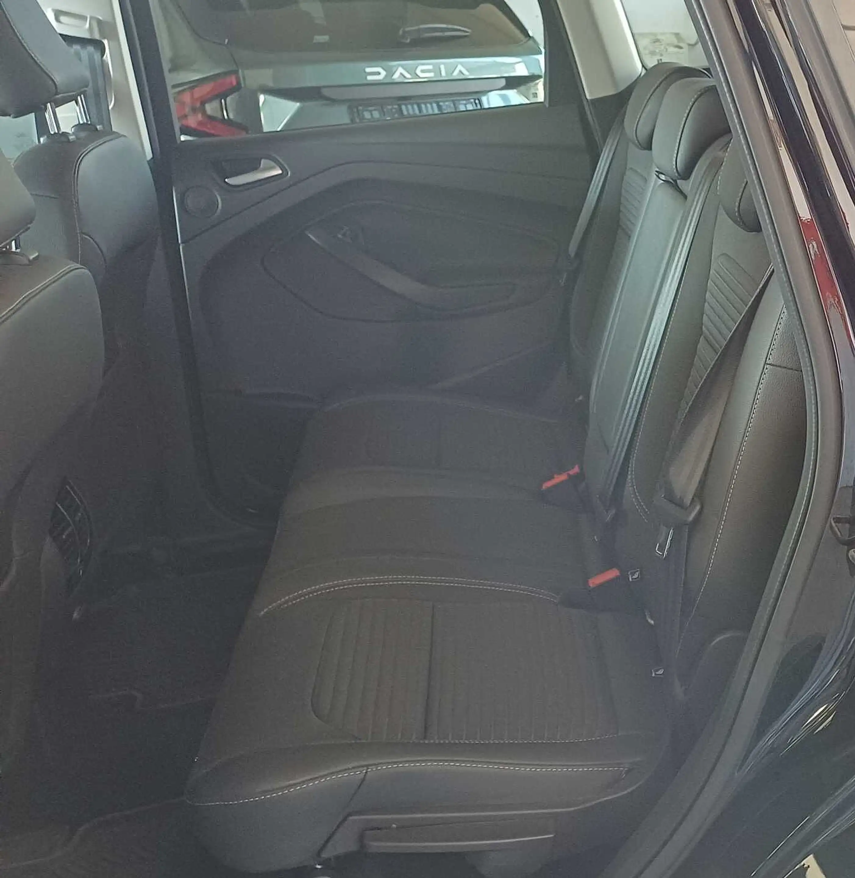 Ford Kuga Black & Silver 4x4 Autom. Navi, WiPa, Pano — photo 8