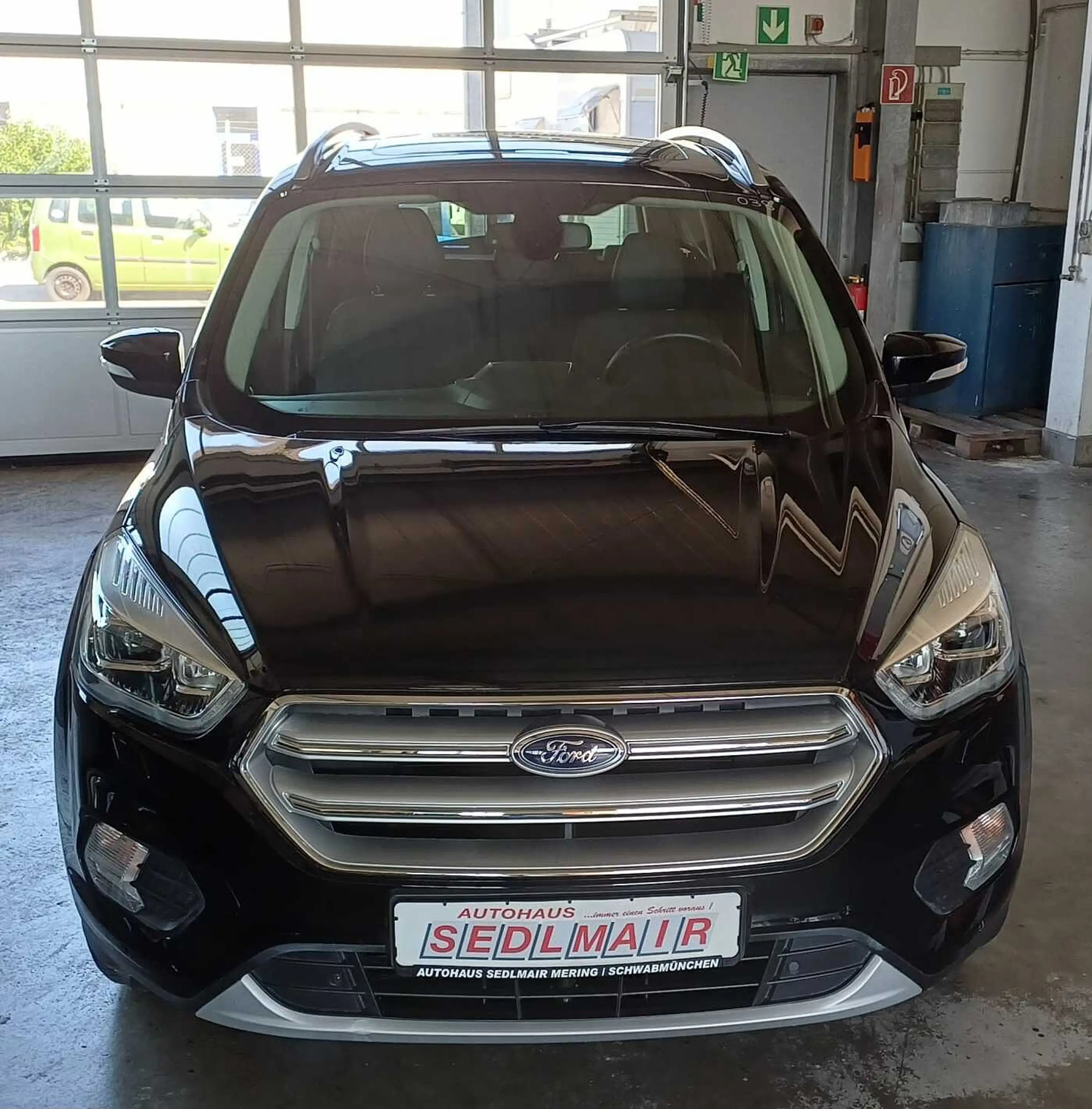 Ford Kuga Black & Silver 4x4 Autom. Navi, WiPa, Pano — photo 2