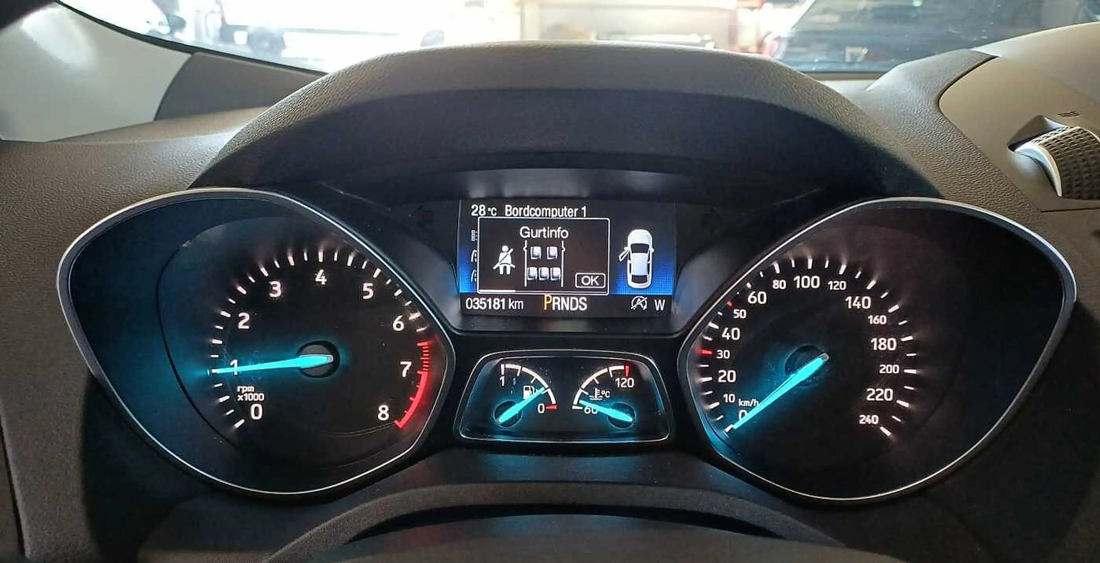 Ford Kuga Black & Silver 4x4 Autom. Navi, WiPa, Pano — photo 12