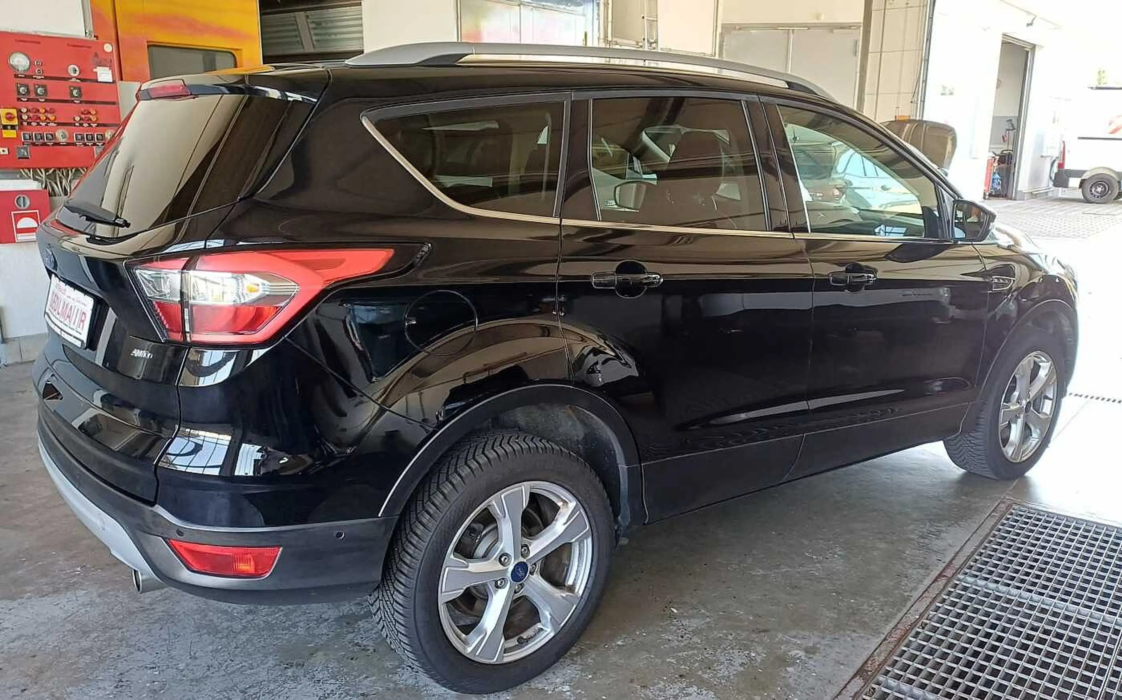 Ford Kuga Black & Silver 4x4 Autom. Navi, WiPa, Pano — photo 5