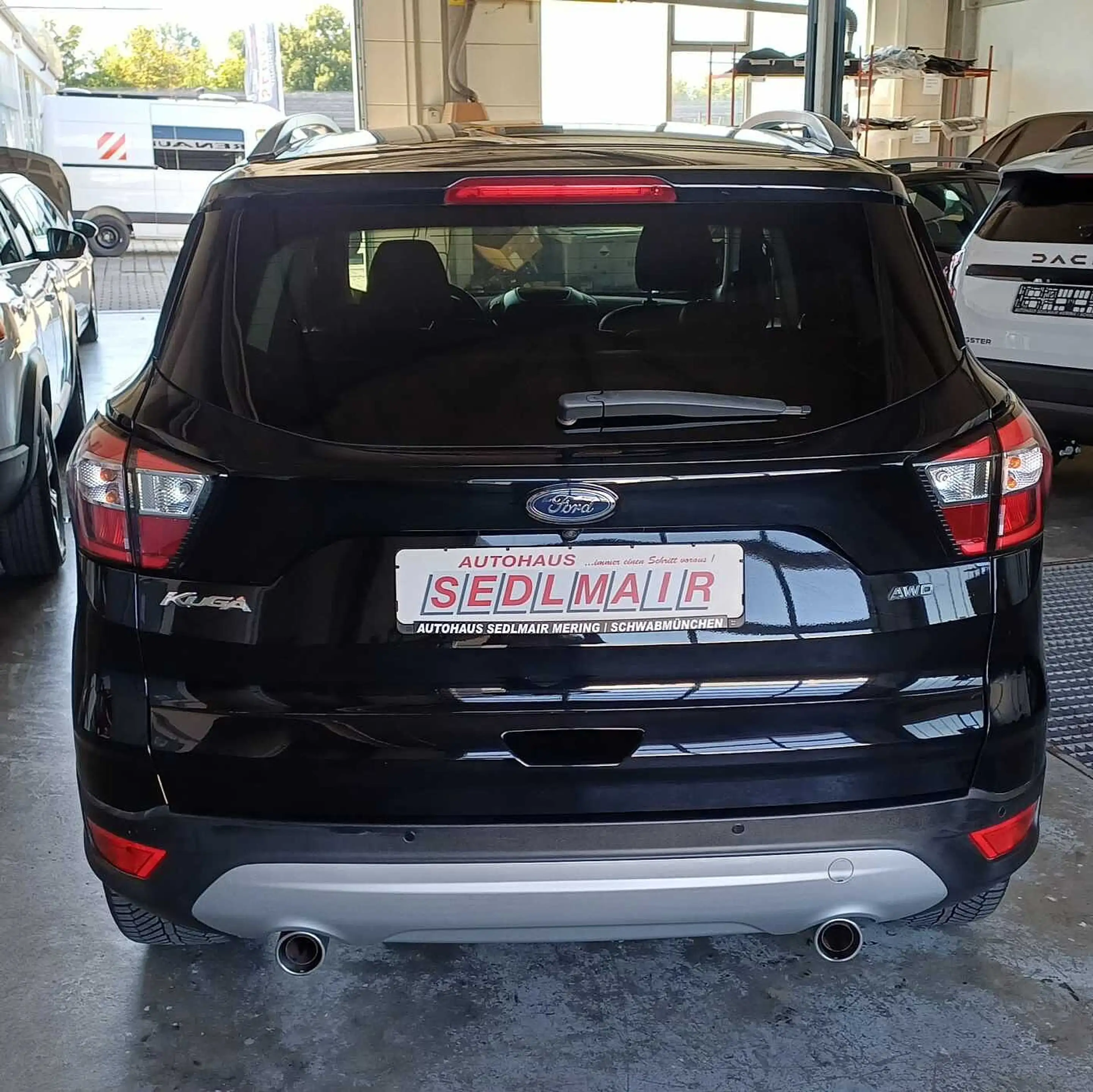 Ford Kuga Black & Silver 4x4 Autom. Navi, WiPa, Pano — photo 6