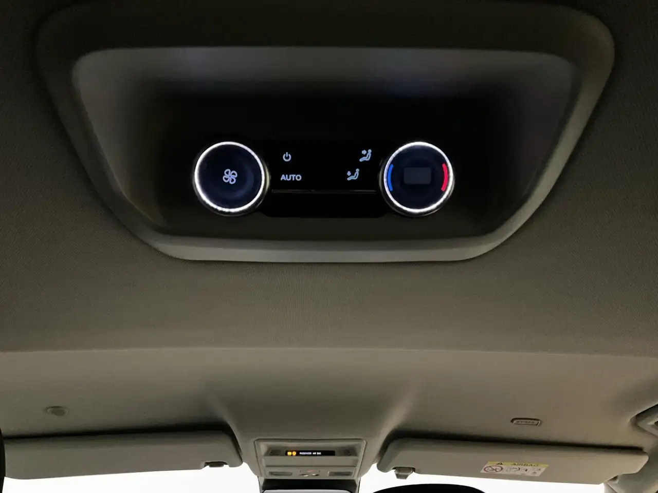 Volkswagen T7 Caravelle Life+Kurz+DSG+9Sitze+LED 19