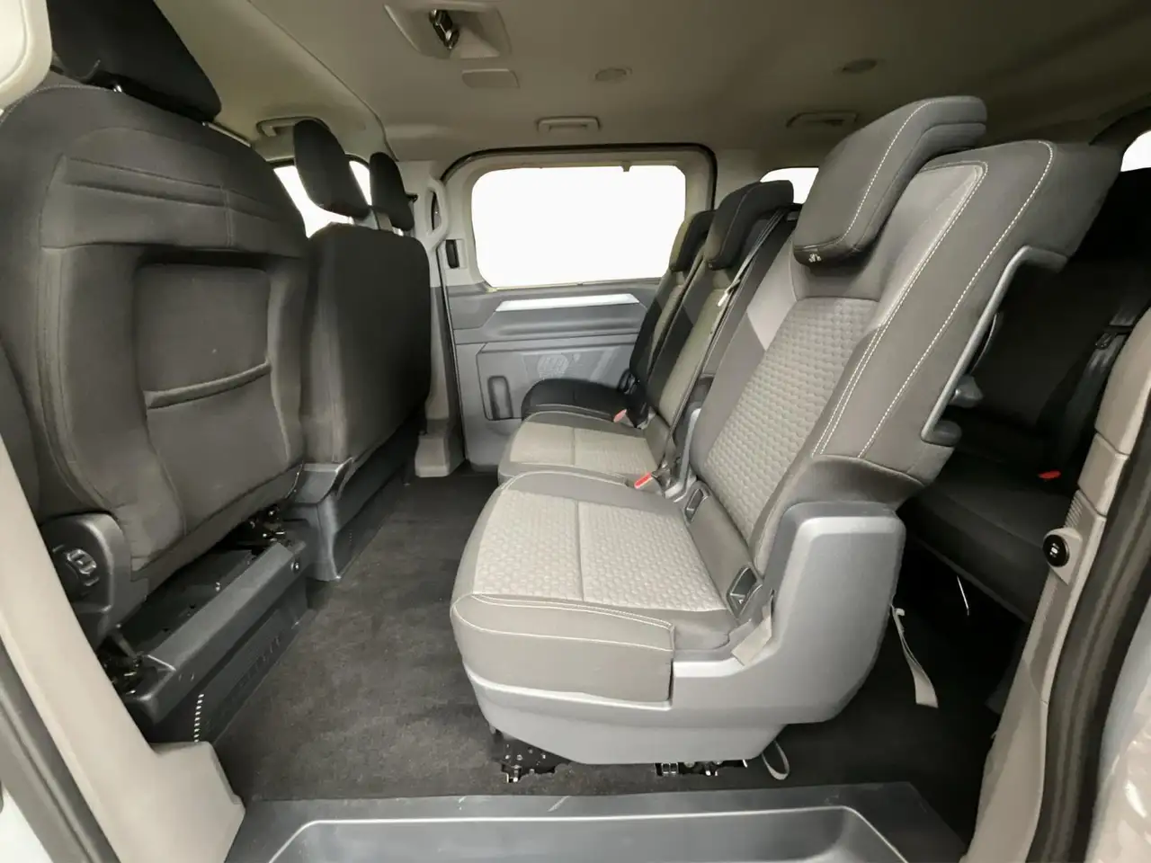 Volkswagen T7 Caravelle Life+Kurz+DSG+9Sitze+LED 15