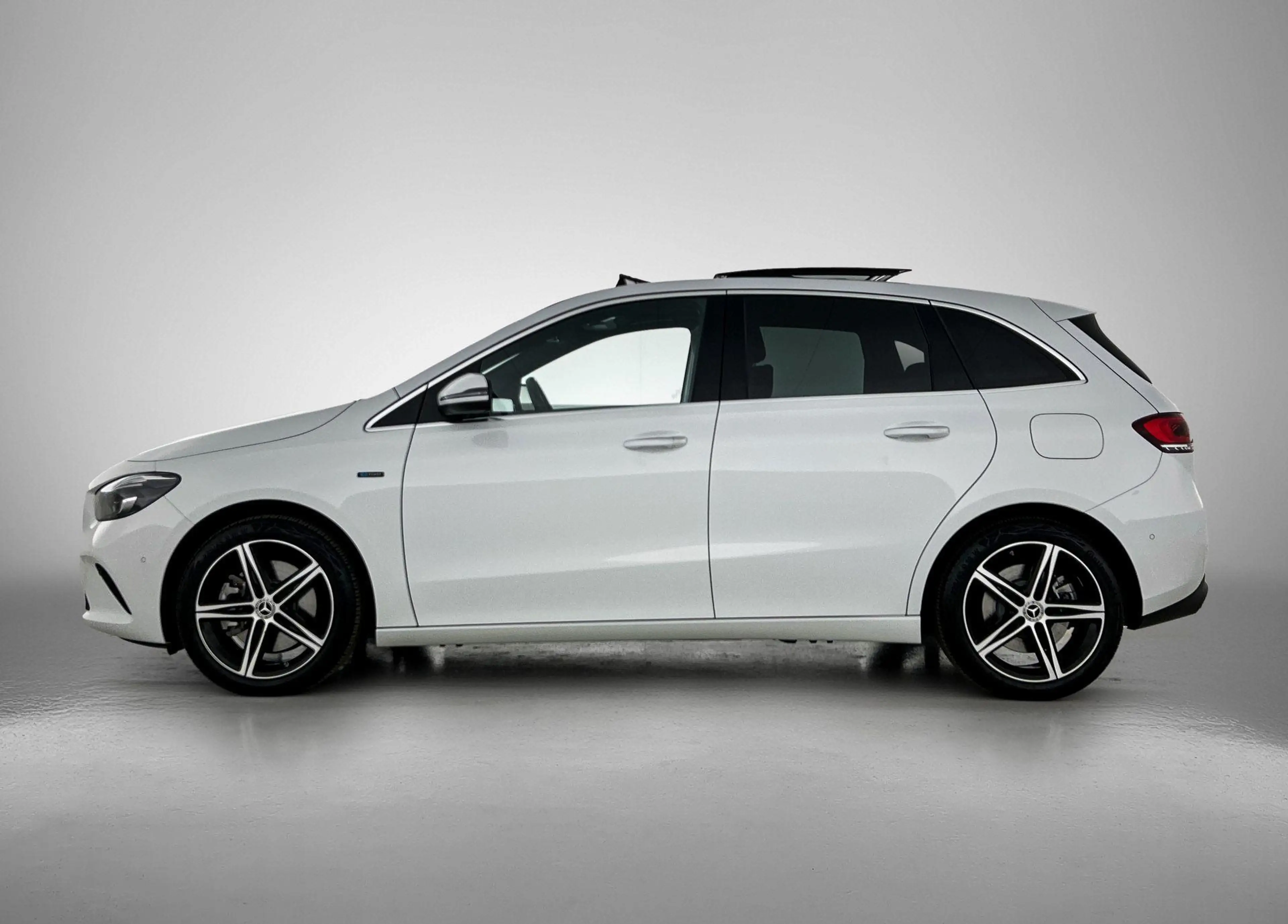 Mercedes-Benz B 250 e Premium PANORAMADAK | LEER | MATRIX-LED | WIDESC — photo 2