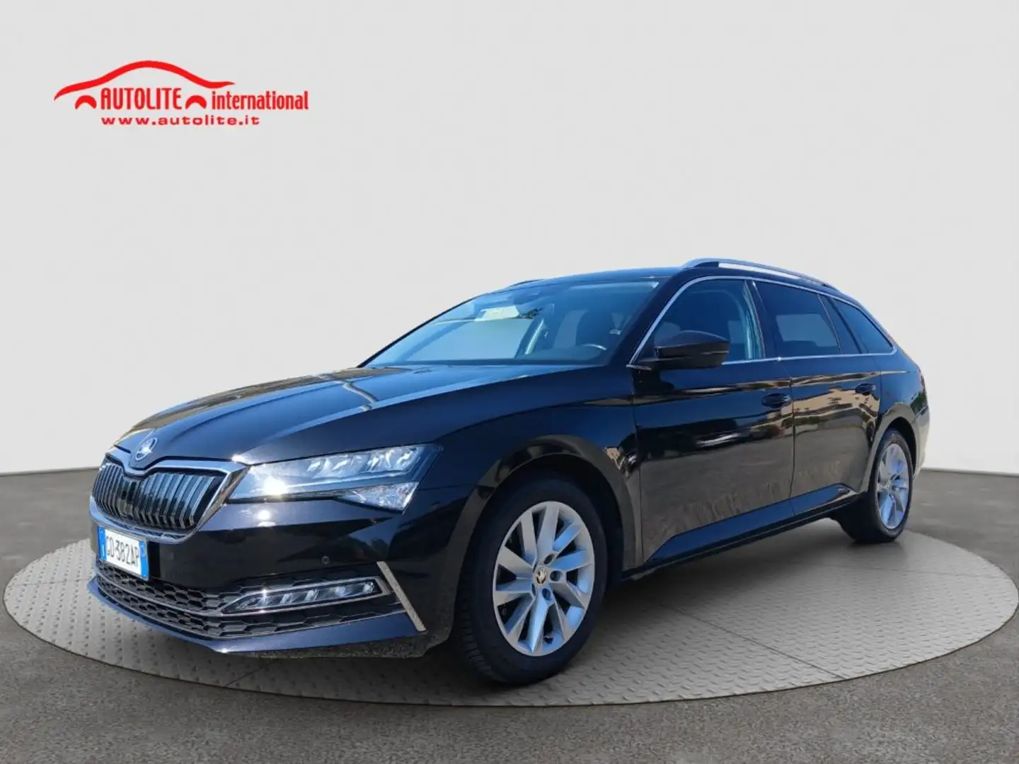 Skoda Superb 1.4 TSI Plug-In Hybrid DSG Wagon Executive Siyah - 1