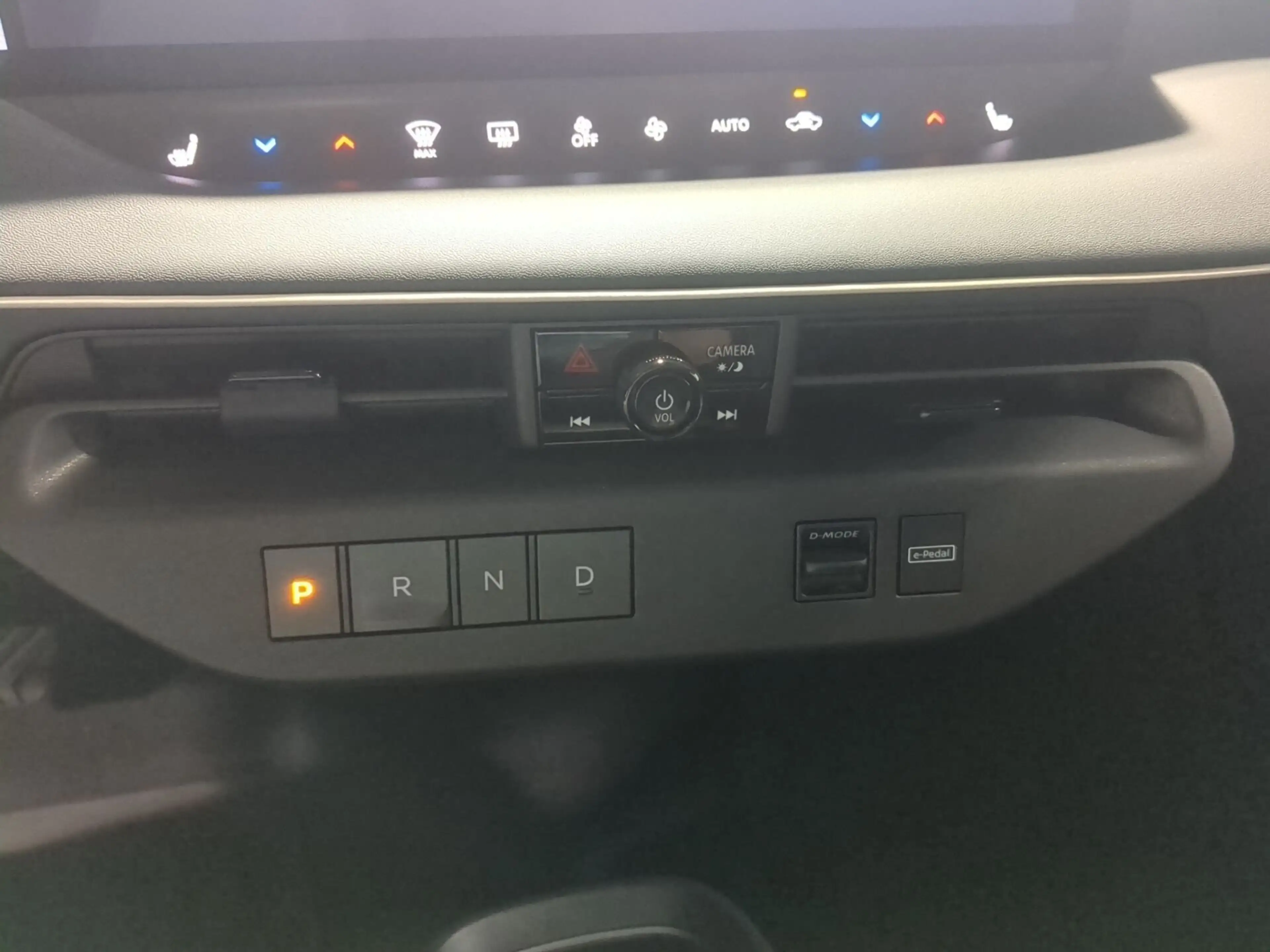 Nissan Leaf BEV W Advance ACC+AUT+Navi+Pano+SD+Winterp. — photo 15