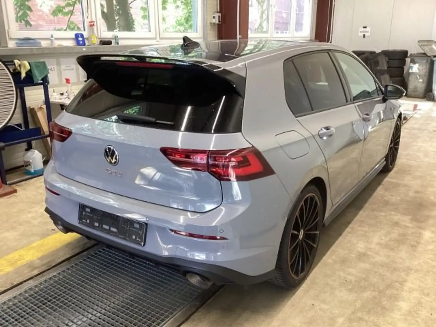 Volkswagen Golf VIII 2.0 TSI GTI Clubsport 45 DSG DCC Navi LED Grau - 2