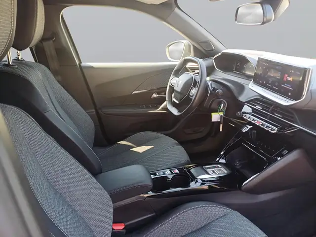 Peugeot 2008 view 11