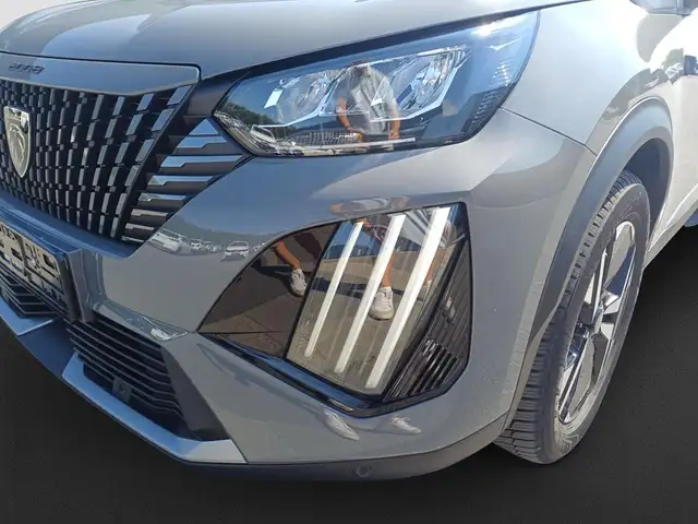 Peugeot 2008 view 9
