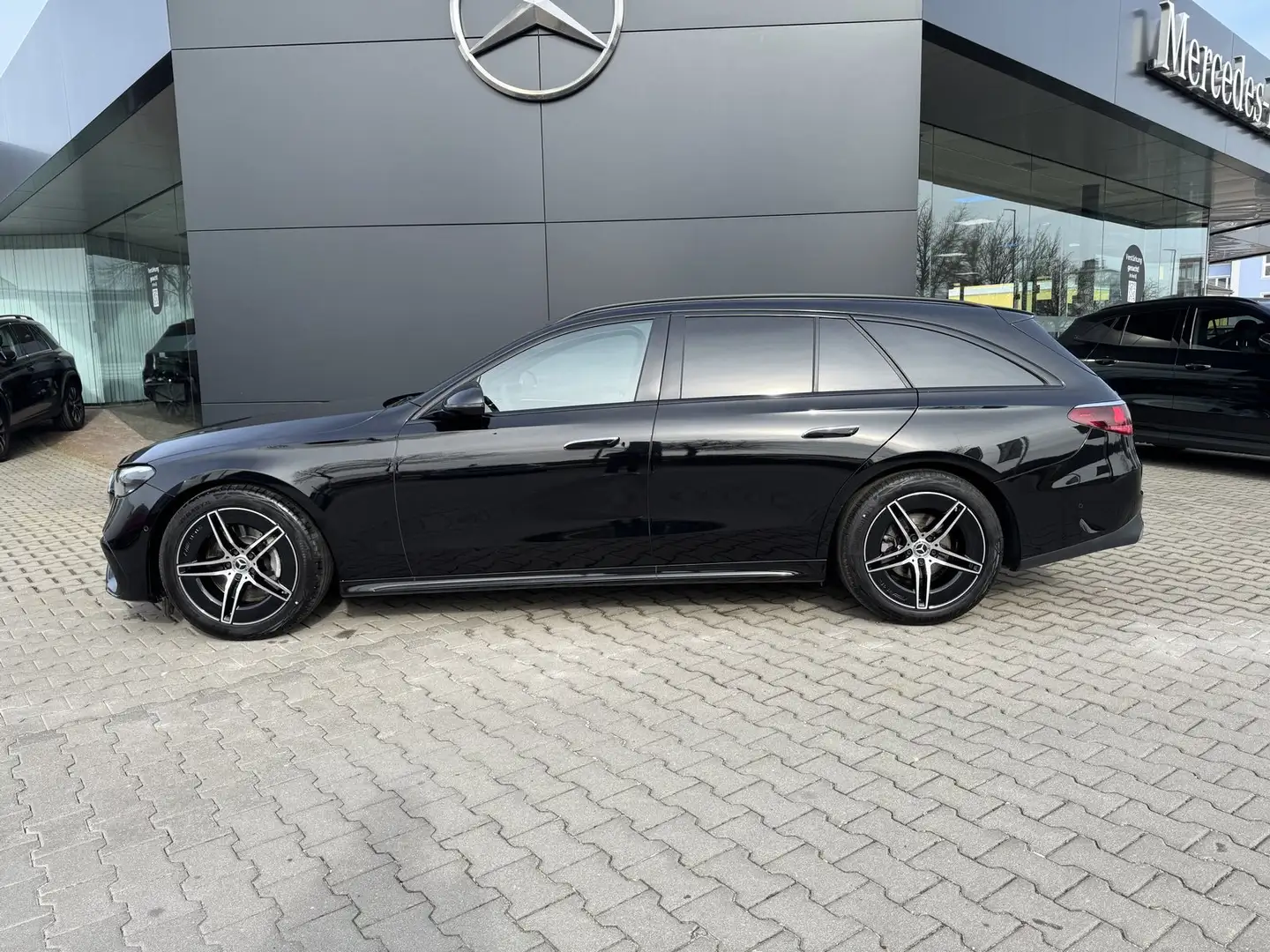 Mercedes-Benz E 200 AMG-Line-Advanced*AHK*Winter-Paket*Night-* Noir - 2