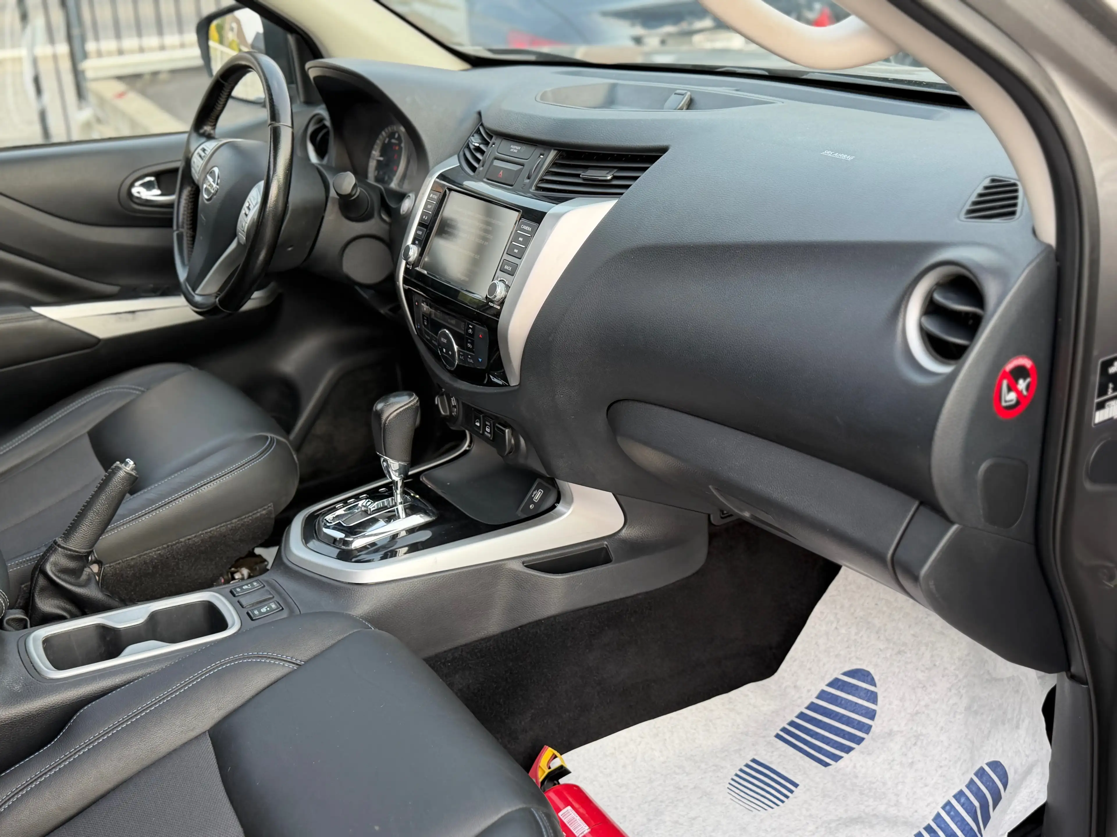 Nissan Navara 2.3 dCi 4WD New N-Guard — photo 9