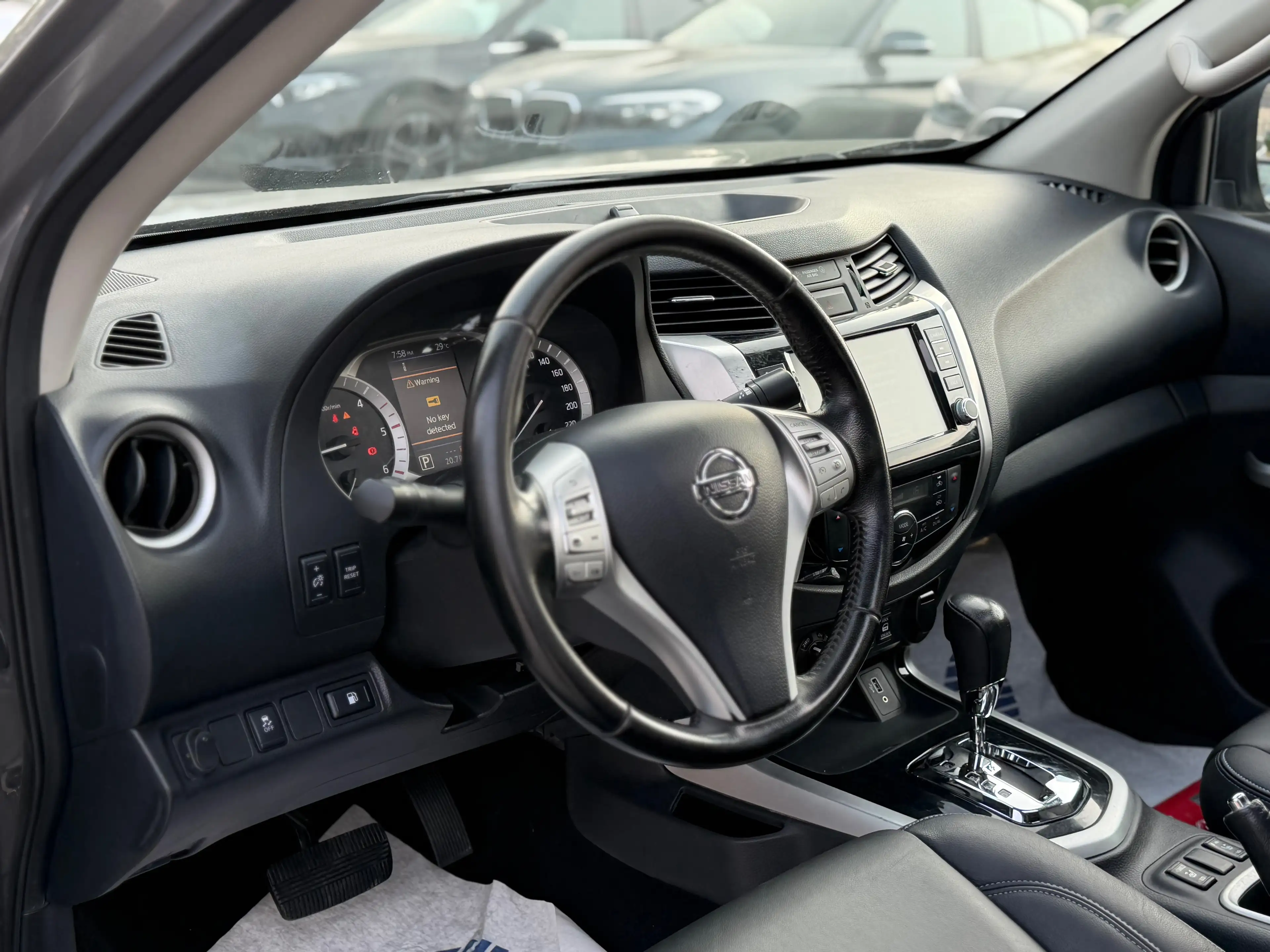 Nissan Navara 2.3 dCi 4WD New N-Guard — photo 11
