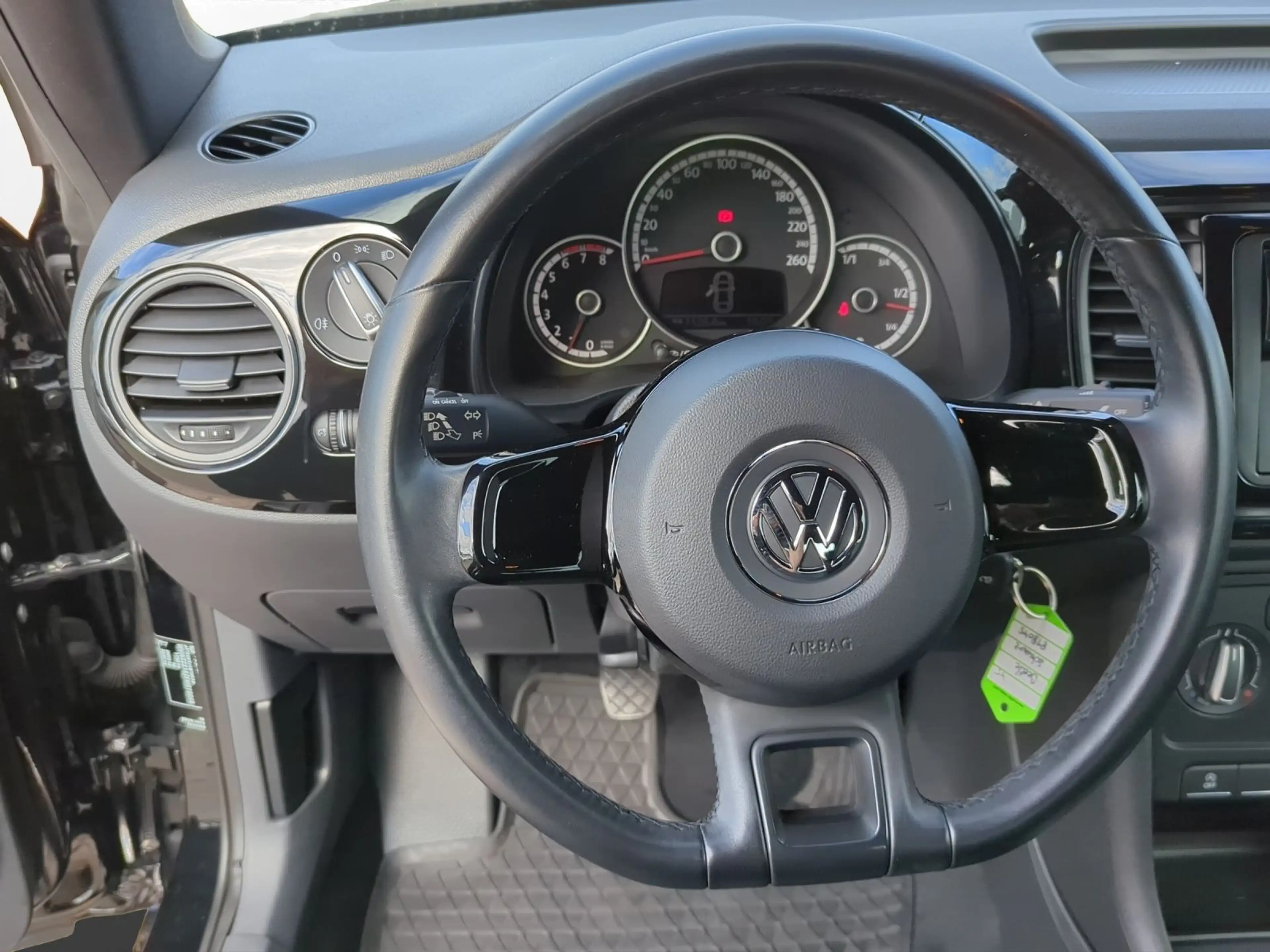 Volkswagen Beetle Cabrio 1,2 TSI BMT SiHz Klima — photo 9