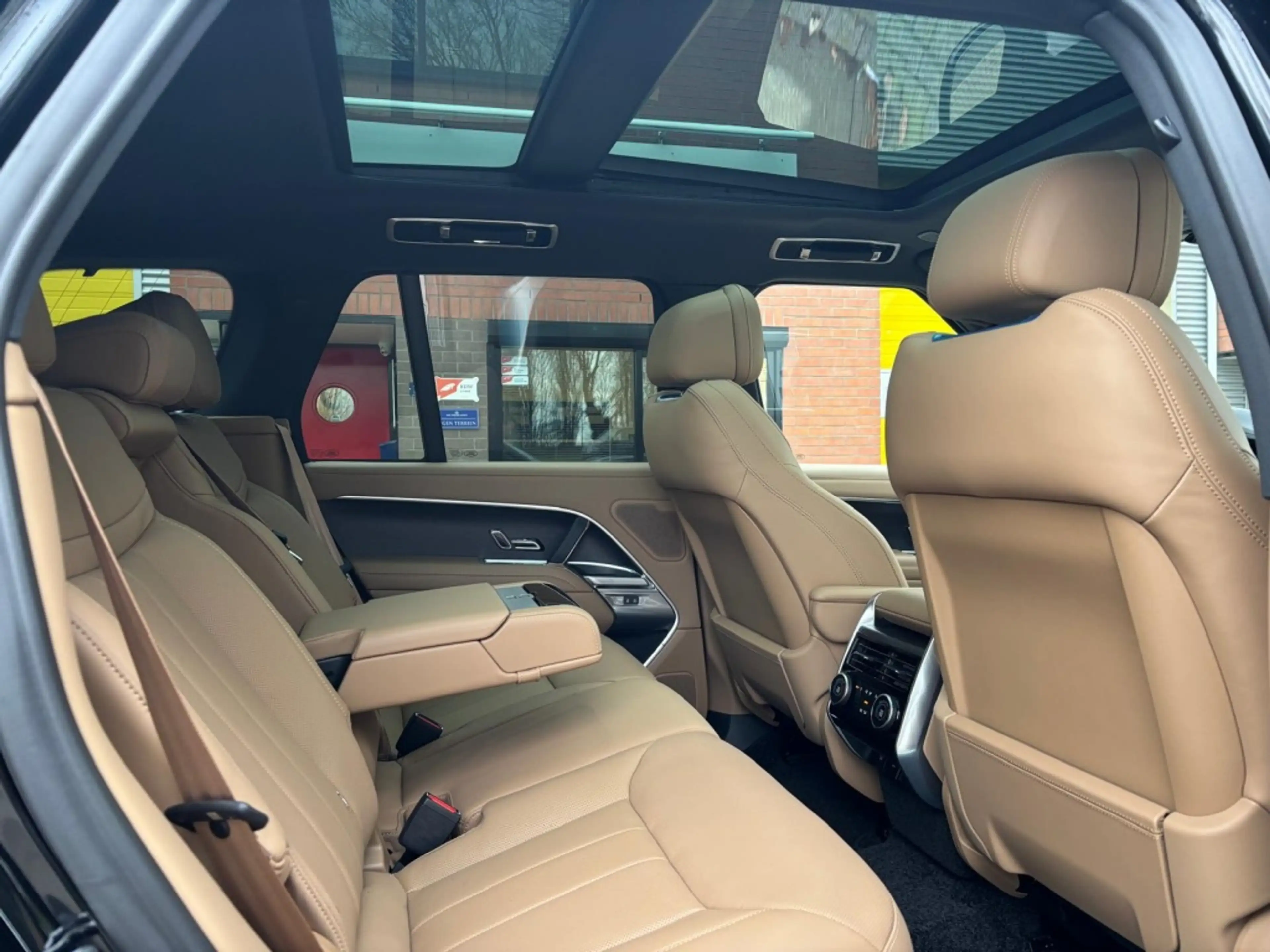 Land Rover Range Rover P460e HSE Panorama Clearsight 22" Trekhaak Massage — photo 11