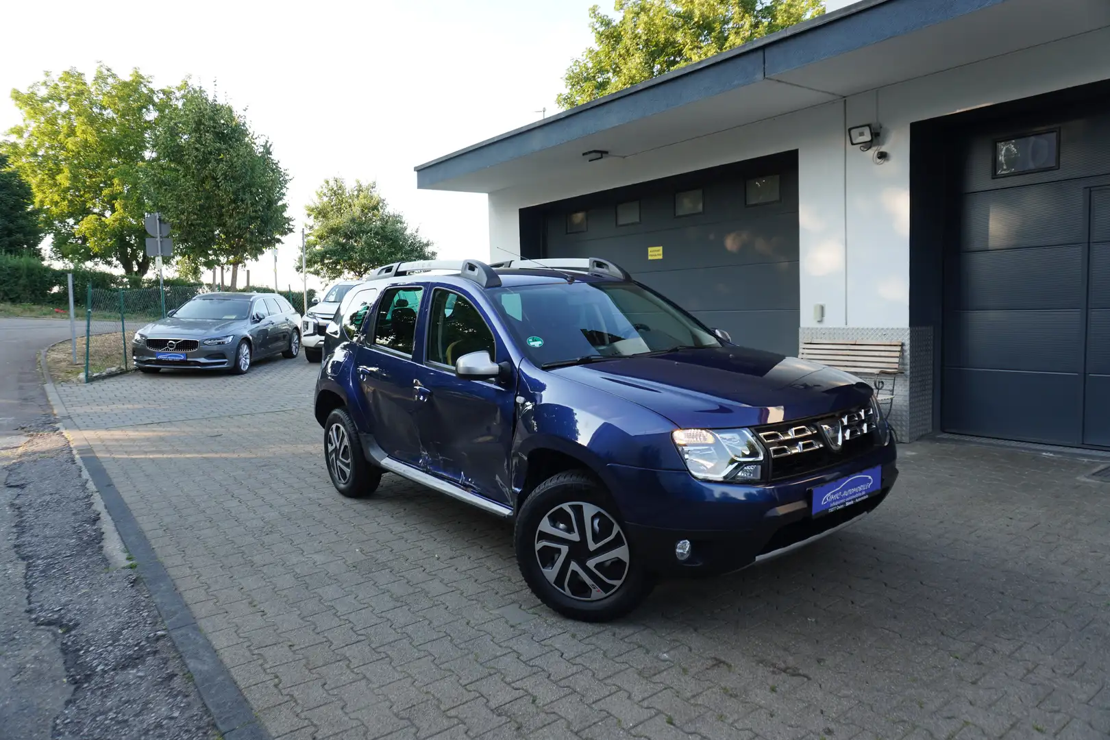 Dacia Duster 1.2 TCe Celebration KLIMA+NAVI+PDC+TEMPOMAT+6Gang Blau - 1