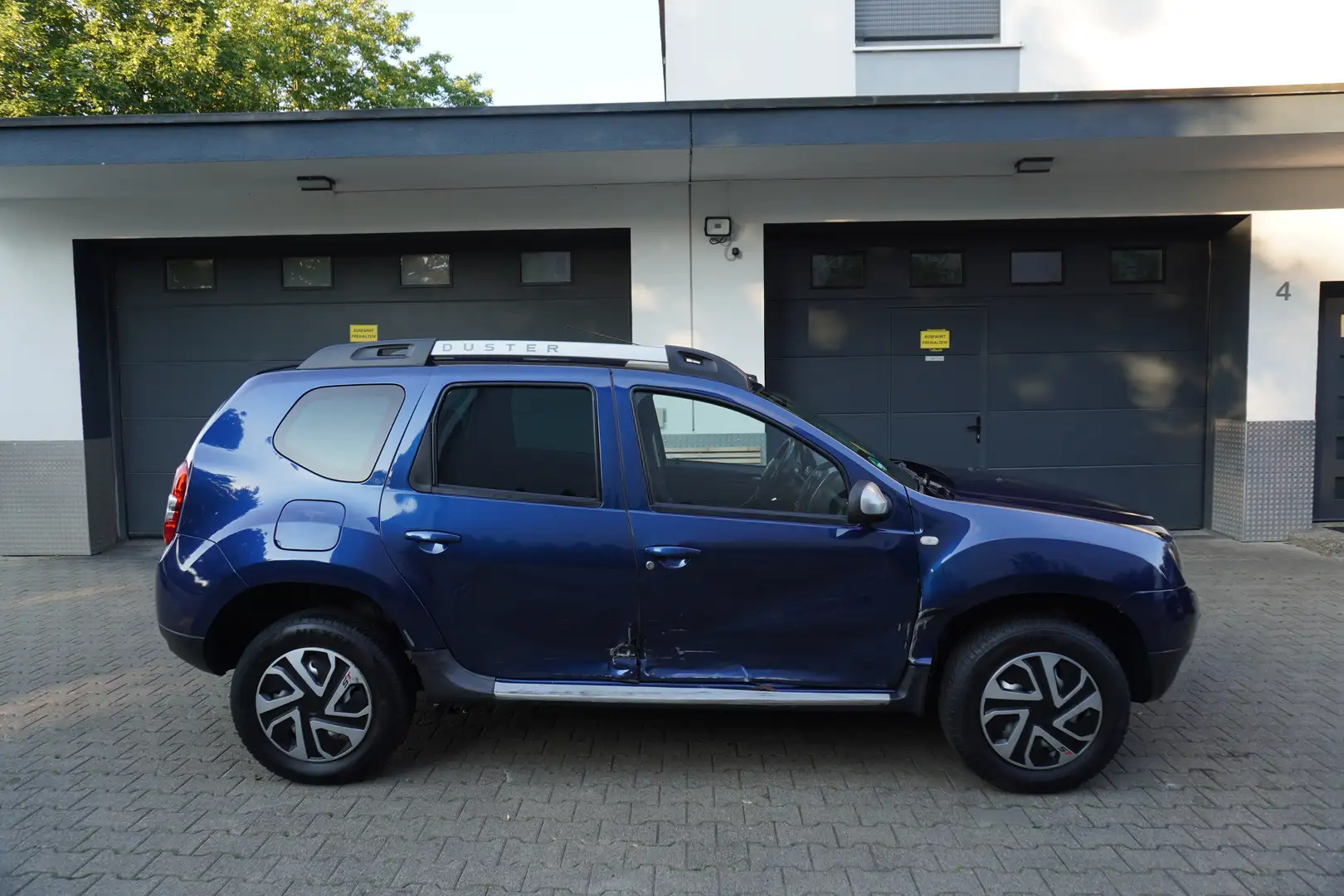 Dacia Duster 1.2 TCe Celebration KLIMA+NAVI+PDC+TEMPOMAT+6Gang Blau - 2