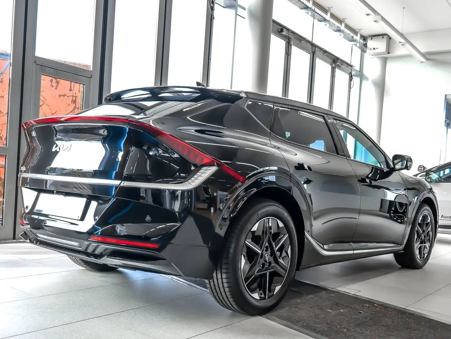 Kia EV6 Earth 84 kWh ACC RFK NAVI LED PDC V+H Tempomat Schwarz - 2