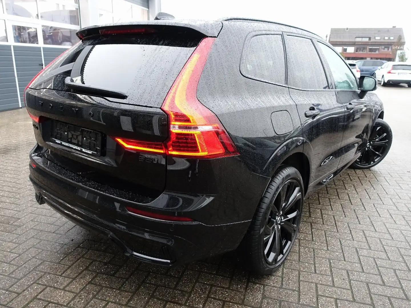 Volvo XC60 Black Edition Plus B5 AWD/360°/Pano/HeadUP Schwarz - 2