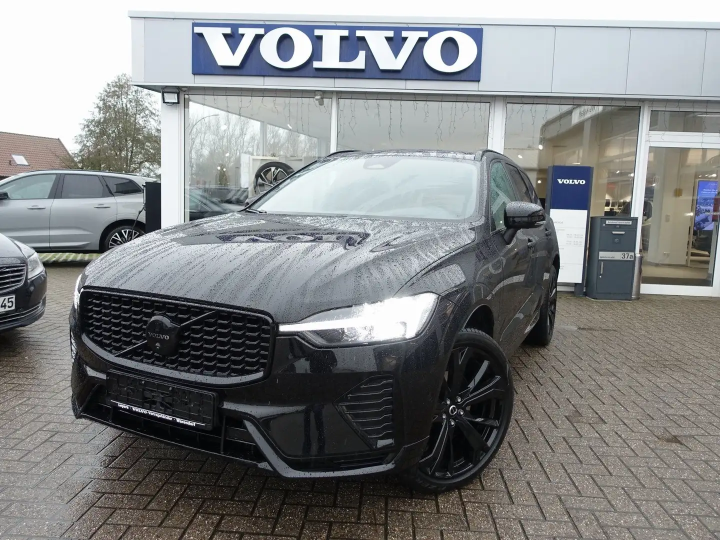Volvo XC60 Black Edition Plus B5 AWD/360°/Pano/HeadUP Schwarz - 1
