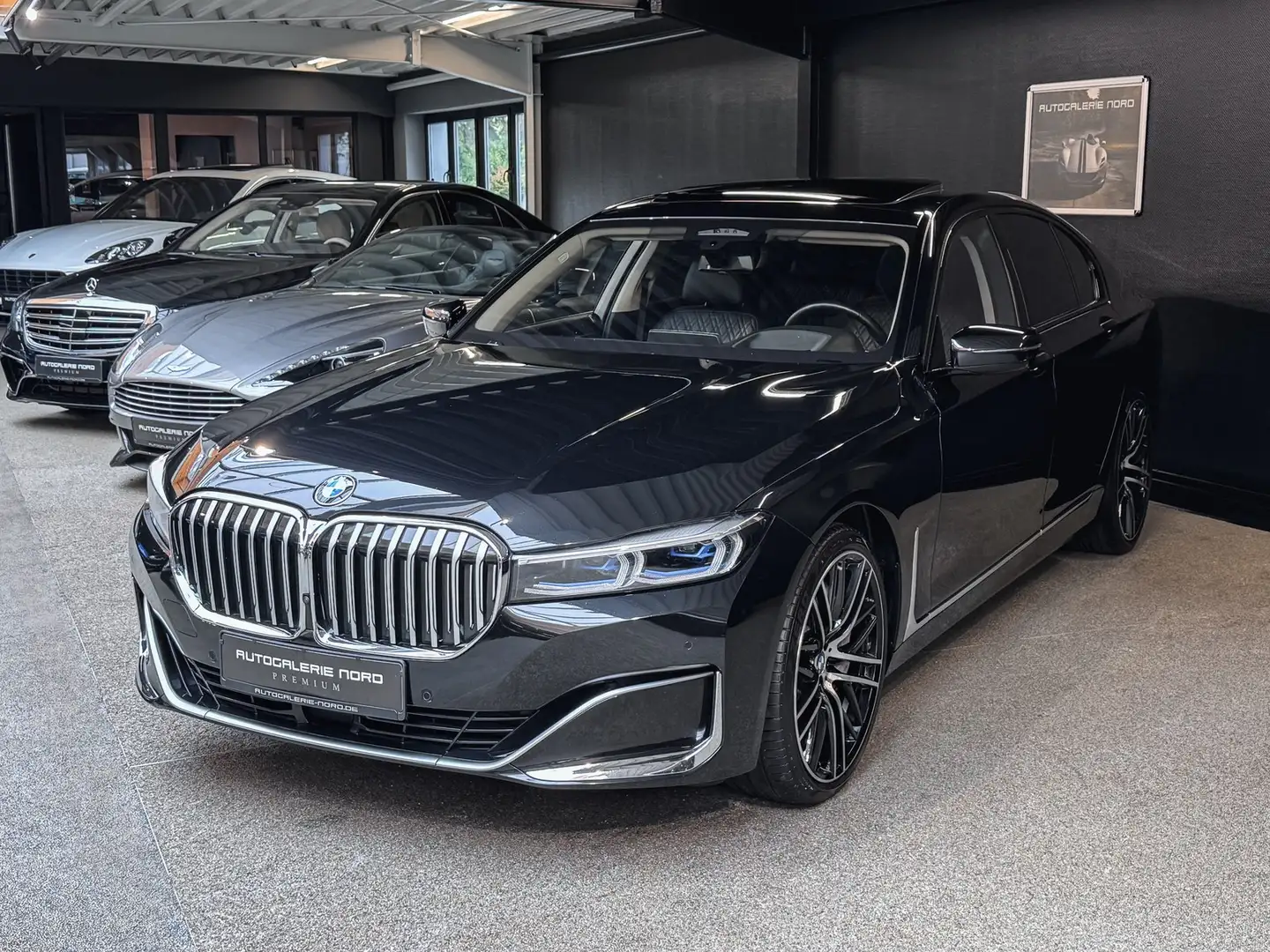 BMW 750 i xDrive Laser+TV+HeadUp+InnoPaket Schwarz - 2