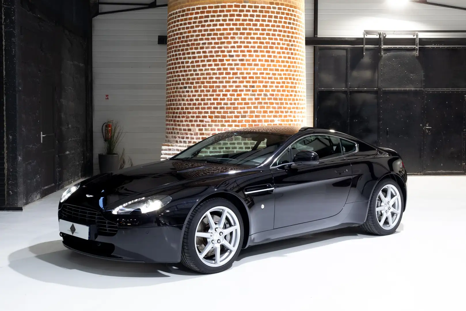 Aston Martin V8 Vantage 4.7L 426 CH 1ERE MAIN - Origine France Чорний - 1