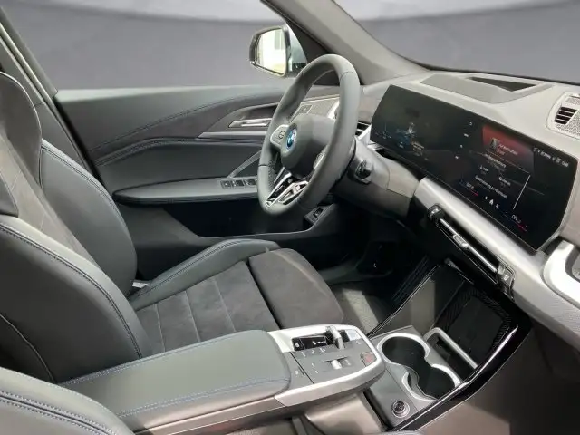 BMW iX1 xDrive30 U11 Ansicht 10