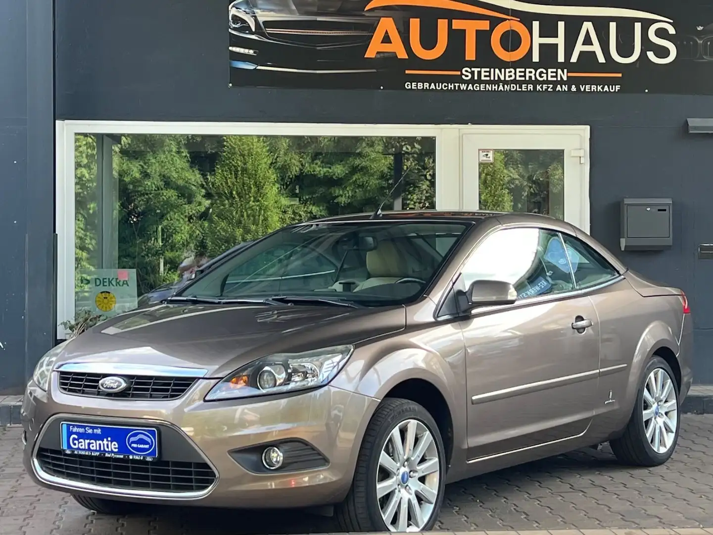 Ford Focus 2.0 Cabrio Titanium/12 Monate Garantie Braun - 2