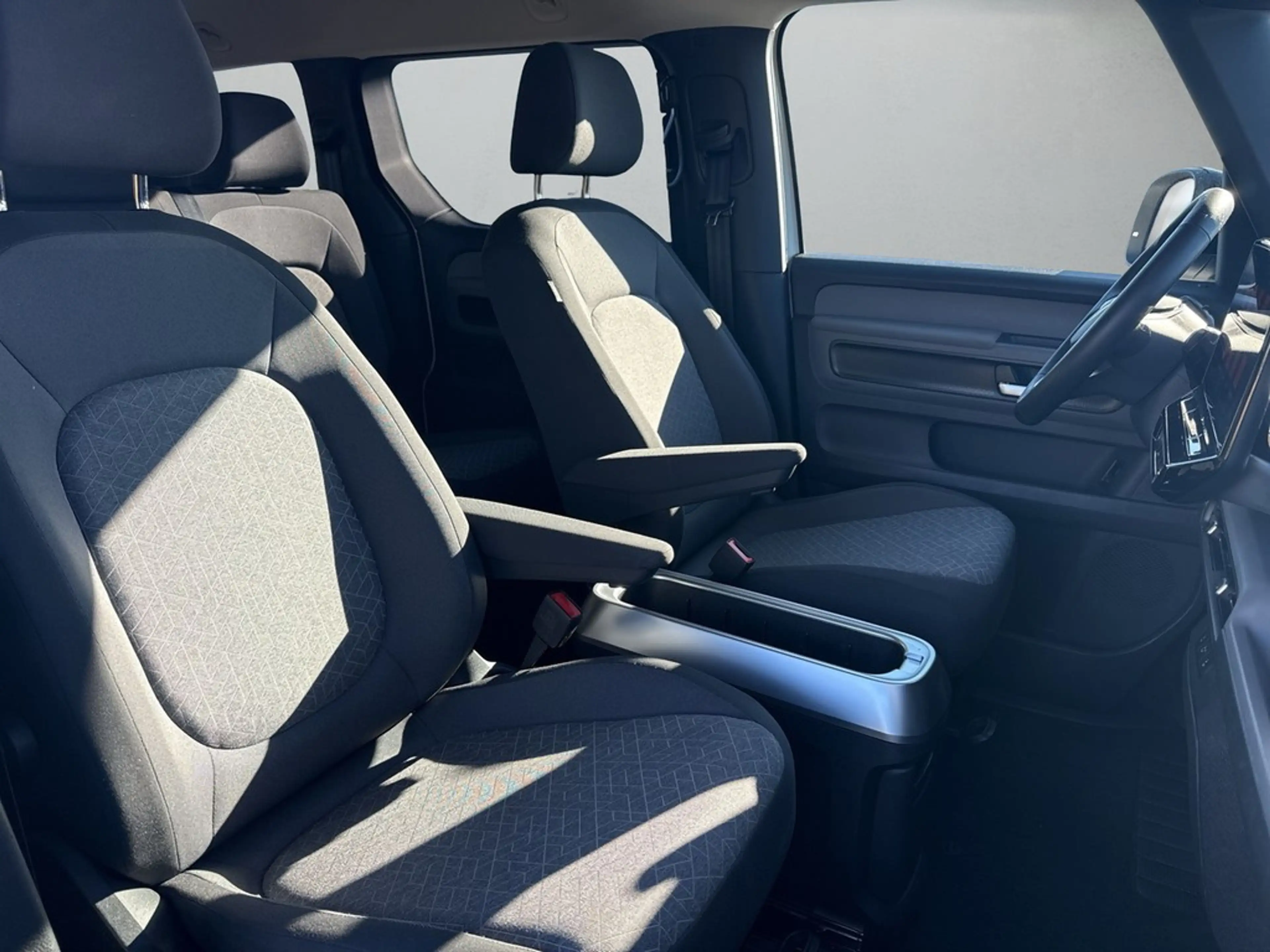 Volkswagen ID. Buzz ID.Buzz Pro Area View*IQ.LIGHT — photo 12