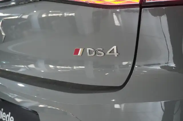 DS Automobiles DS 4 view 10