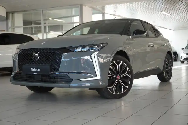 DS Automobiles DS 4 view 4