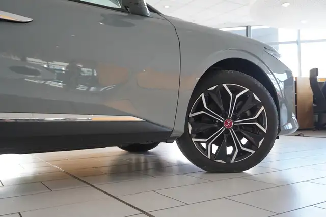 DS Automobiles DS 4 view 8