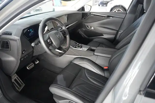 DS Automobiles DS 4 view 15