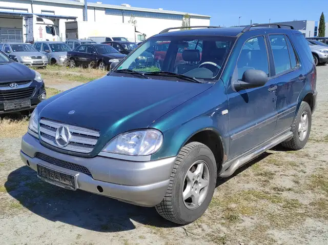 Mercedes-Benz ML 320 AUTOMATIK LEDER KLIMA SHZ ESP TEMP BC NAVI DAB+ ZV