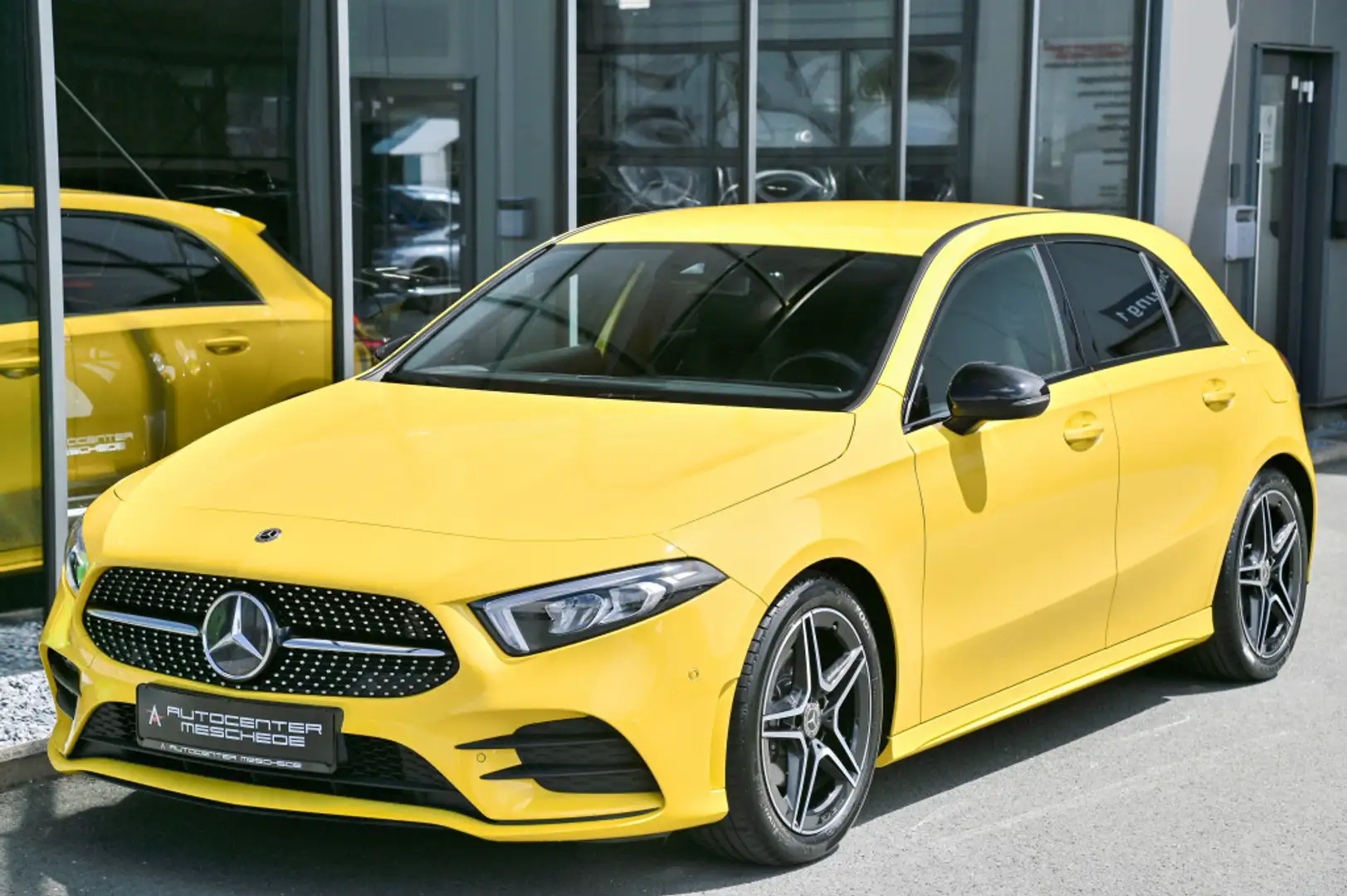 Mercedes-Benz A 200 AMG Line MBUX* Navi* Kamera* LED* Night* Geel - 2