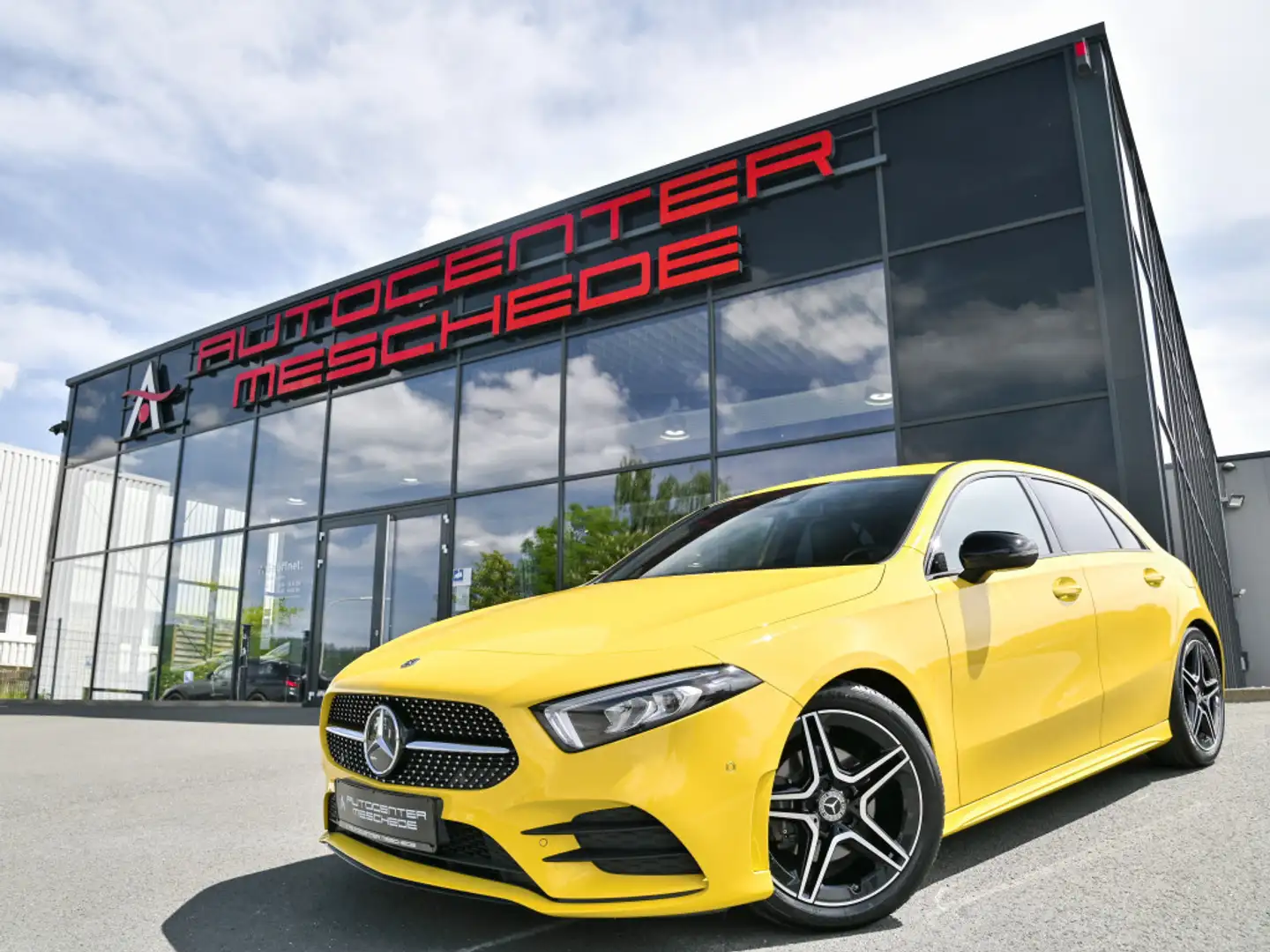 Mercedes-Benz A 200 AMG Line MBUX* Navi* Kamera* LED* Night* Geel - 1